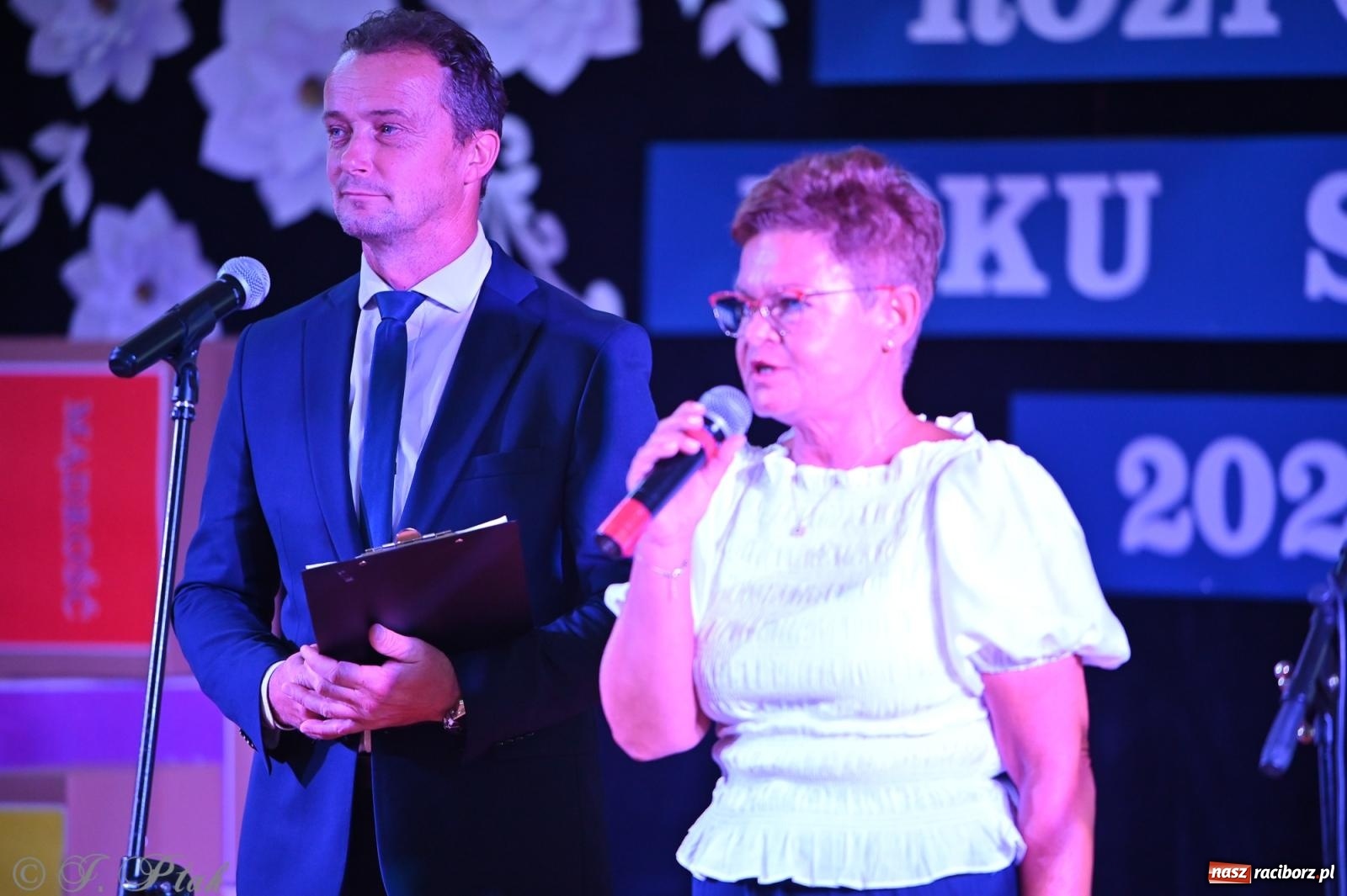 Zdjęcie w galerii na portalu naszraciborz.pl: Miejska inauguracja roku szkolnego w SP 13 – awanse i gratulacje dla nauczycieli wiadomości z regionu