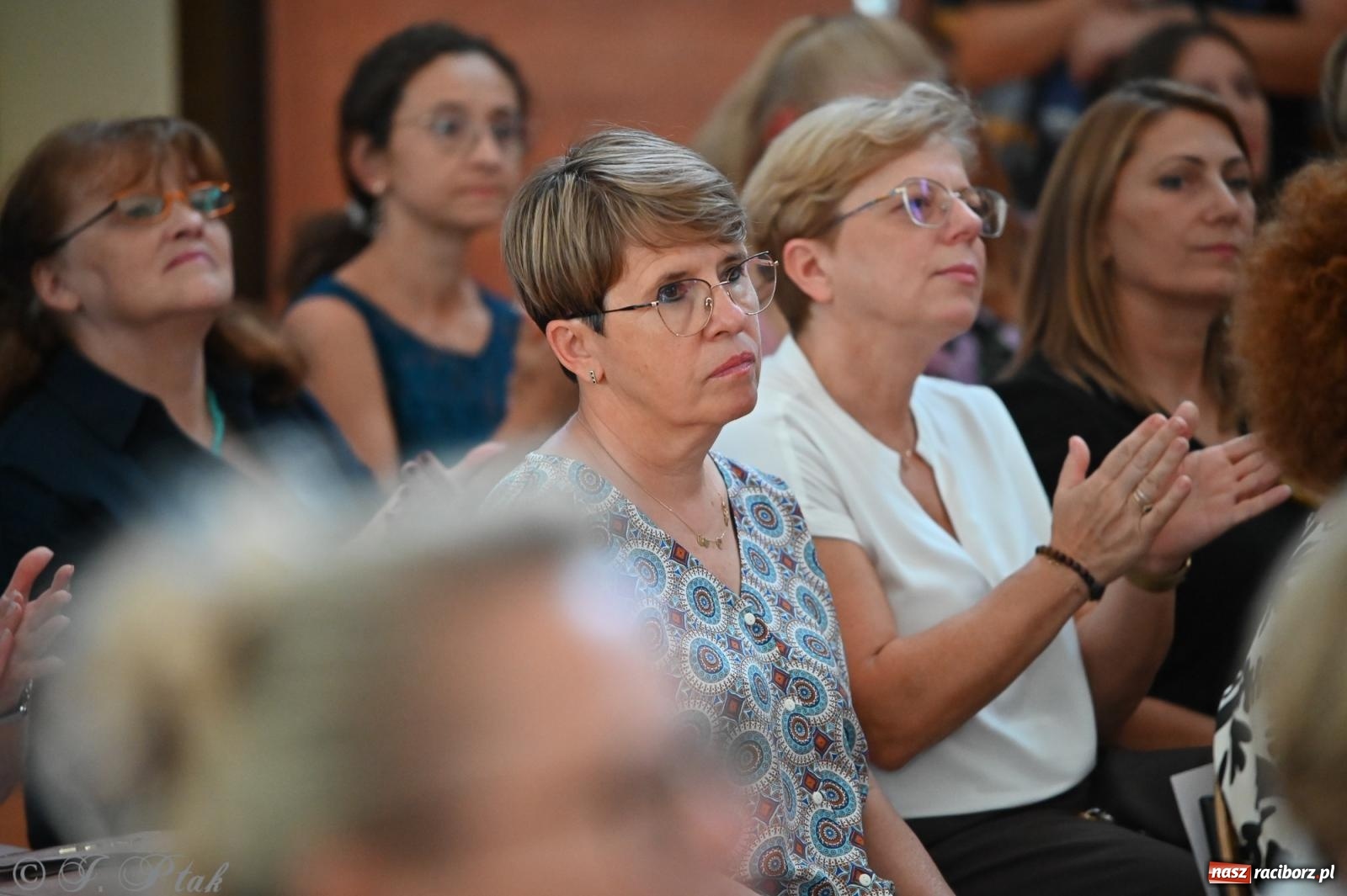 Zdjęcie w galerii na portalu naszraciborz.pl: Miejska inauguracja roku szkolnego w SP 13 – awanse i gratulacje dla nauczycieli wiadomości z regionu