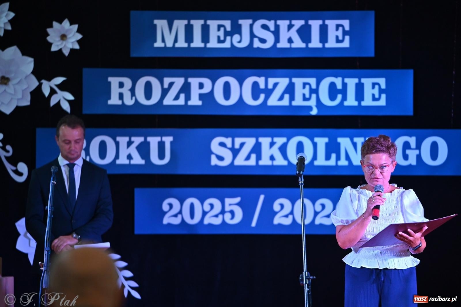 Zdjęcie w galerii na portalu naszraciborz.pl: Miejska inauguracja roku szkolnego w SP 13 – awanse i gratulacje dla nauczycieli wiadomości z regionu