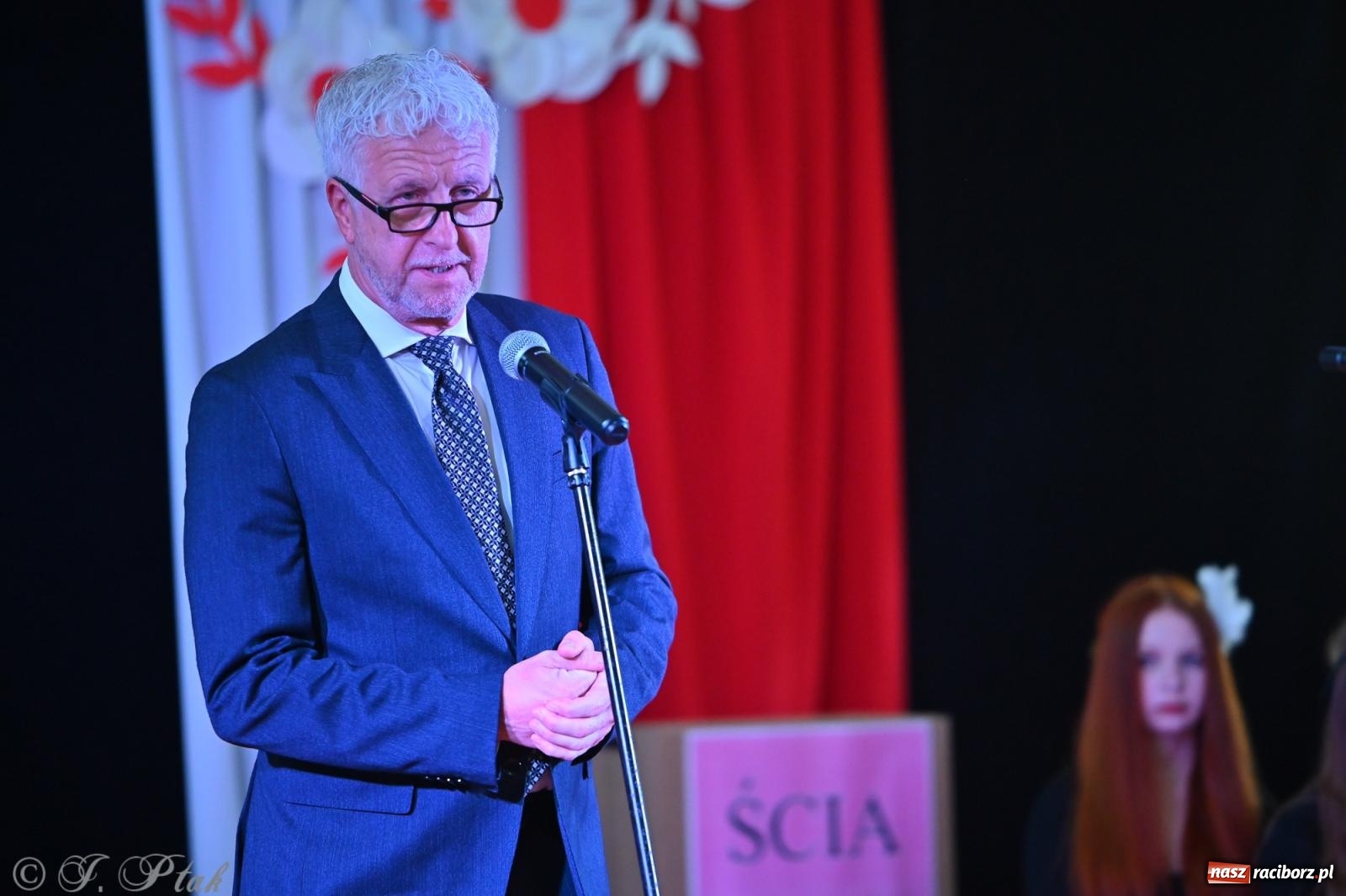 Zdjęcie w galerii na portalu naszraciborz.pl: Miejska inauguracja roku szkolnego w SP 13 – awanse i gratulacje dla nauczycieli wiadomości z regionu