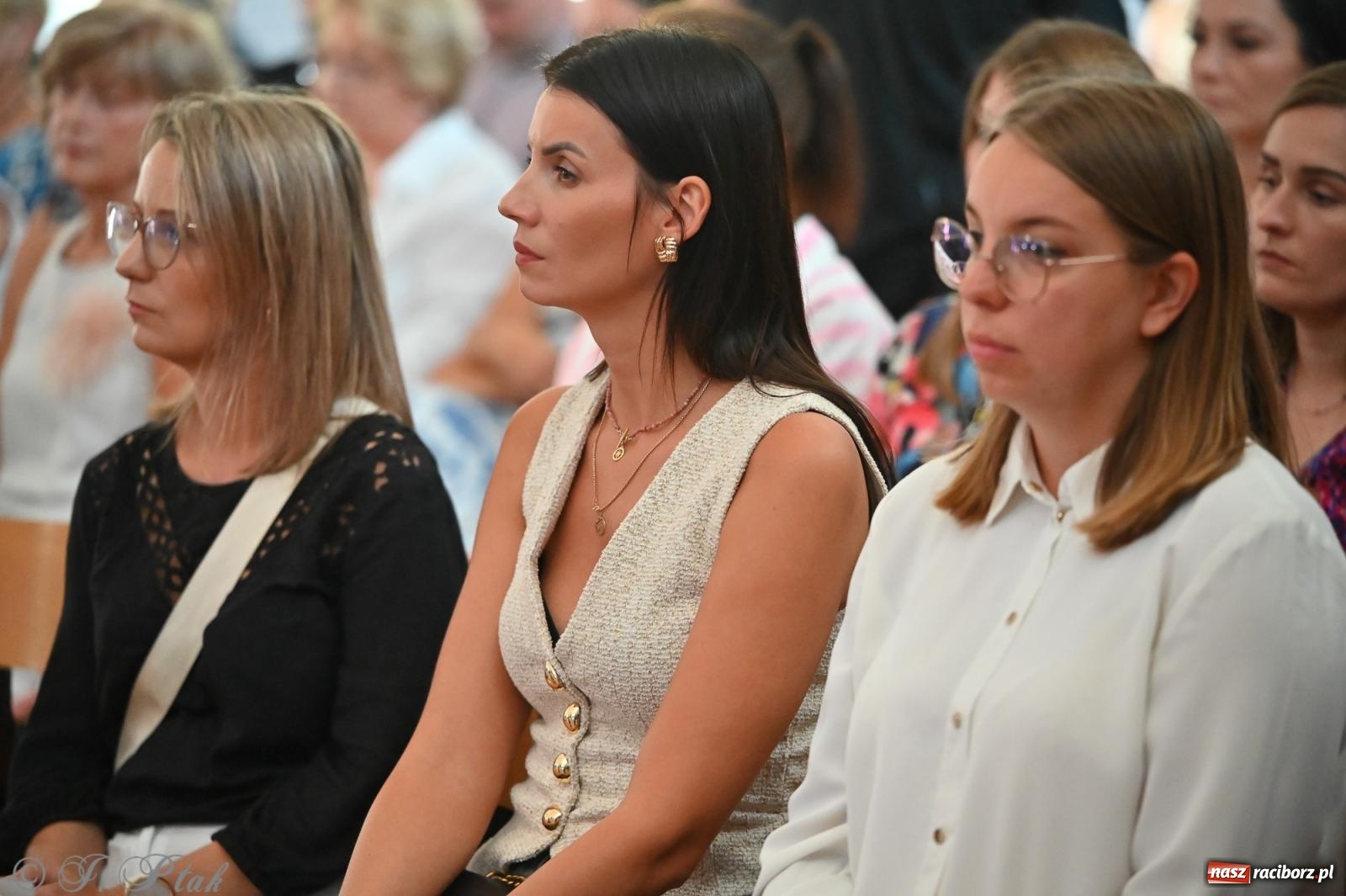 Zdjęcie w galerii na portalu naszraciborz.pl: Miejska inauguracja roku szkolnego w SP 13 – awanse i gratulacje dla nauczycieli wiadomości z regionu