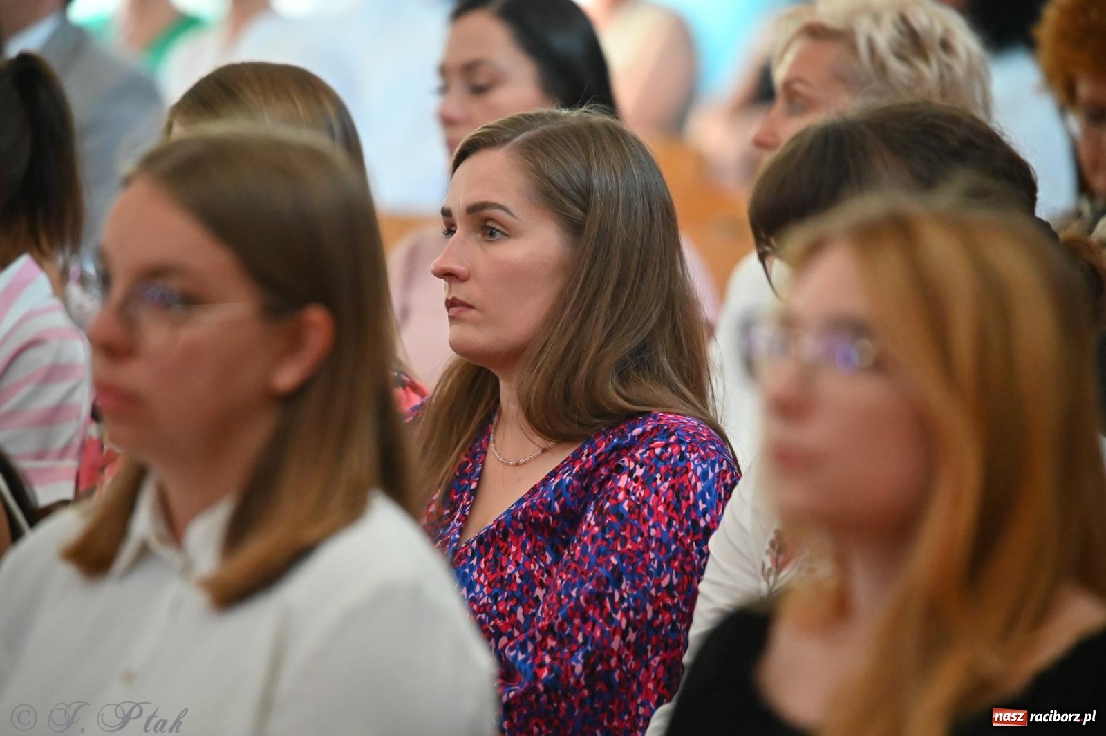 Zdjęcie w galerii na portalu naszraciborz.pl: Miejska inauguracja roku szkolnego w SP 13 – awanse i gratulacje dla nauczycieli wiadomości z regionu