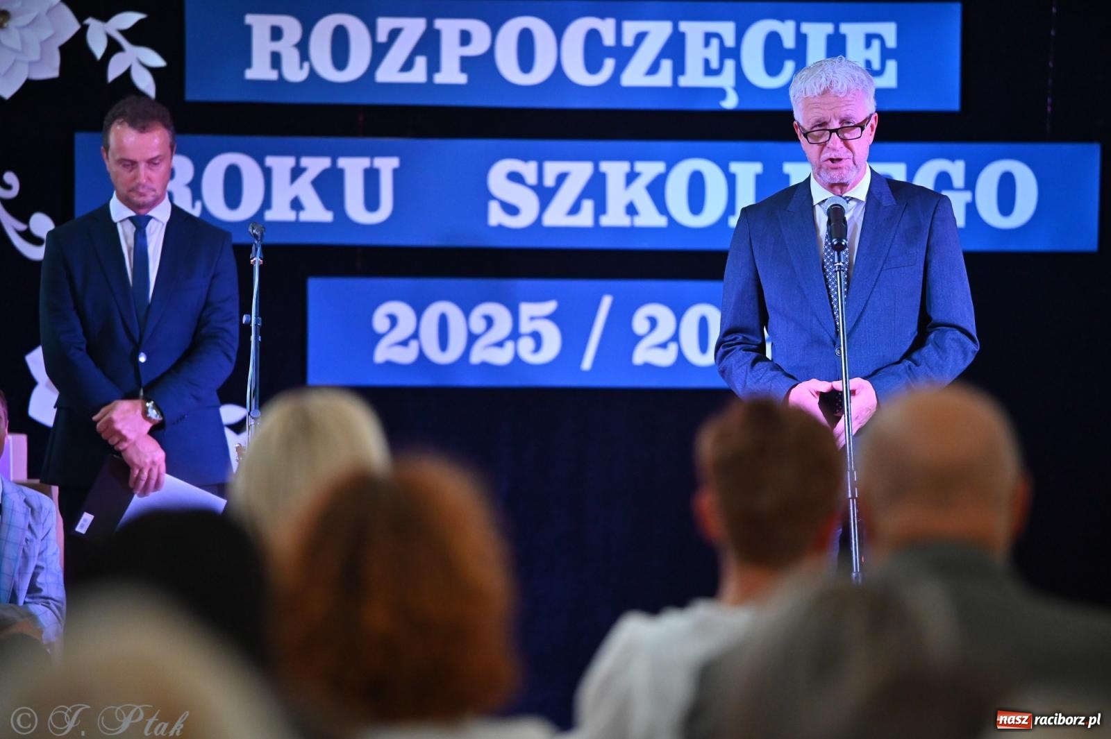 Zdjęcie w galerii na portalu naszraciborz.pl: Miejska inauguracja roku szkolnego w SP 13 – awanse i gratulacje dla nauczycieli wiadomości z regionu