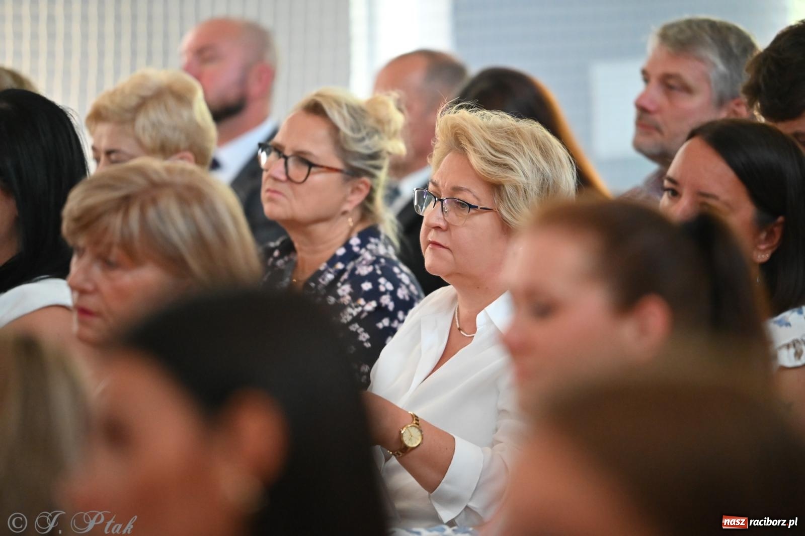 Zdjęcie w galerii na portalu naszraciborz.pl: Miejska inauguracja roku szkolnego w SP 13 – awanse i gratulacje dla nauczycieli wiadomości z regionu