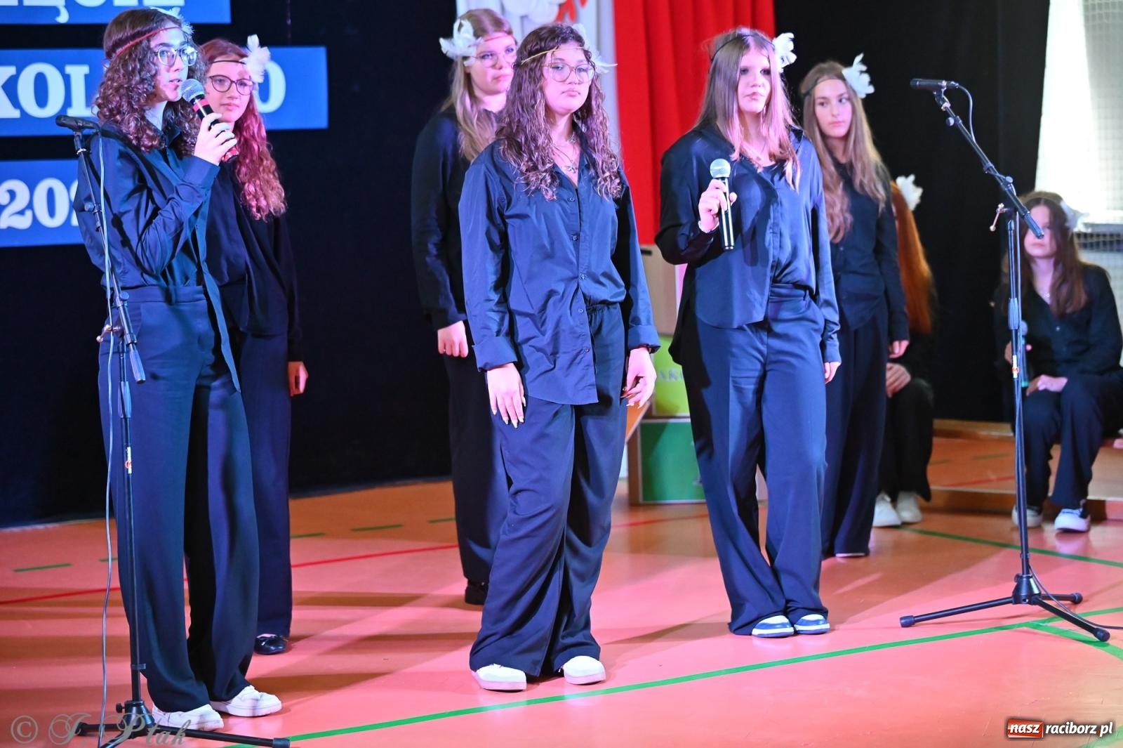 Zdjęcie w galerii na portalu naszraciborz.pl: Miejska inauguracja roku szkolnego w SP 13 – awanse i gratulacje dla nauczycieli wiadomości z regionu