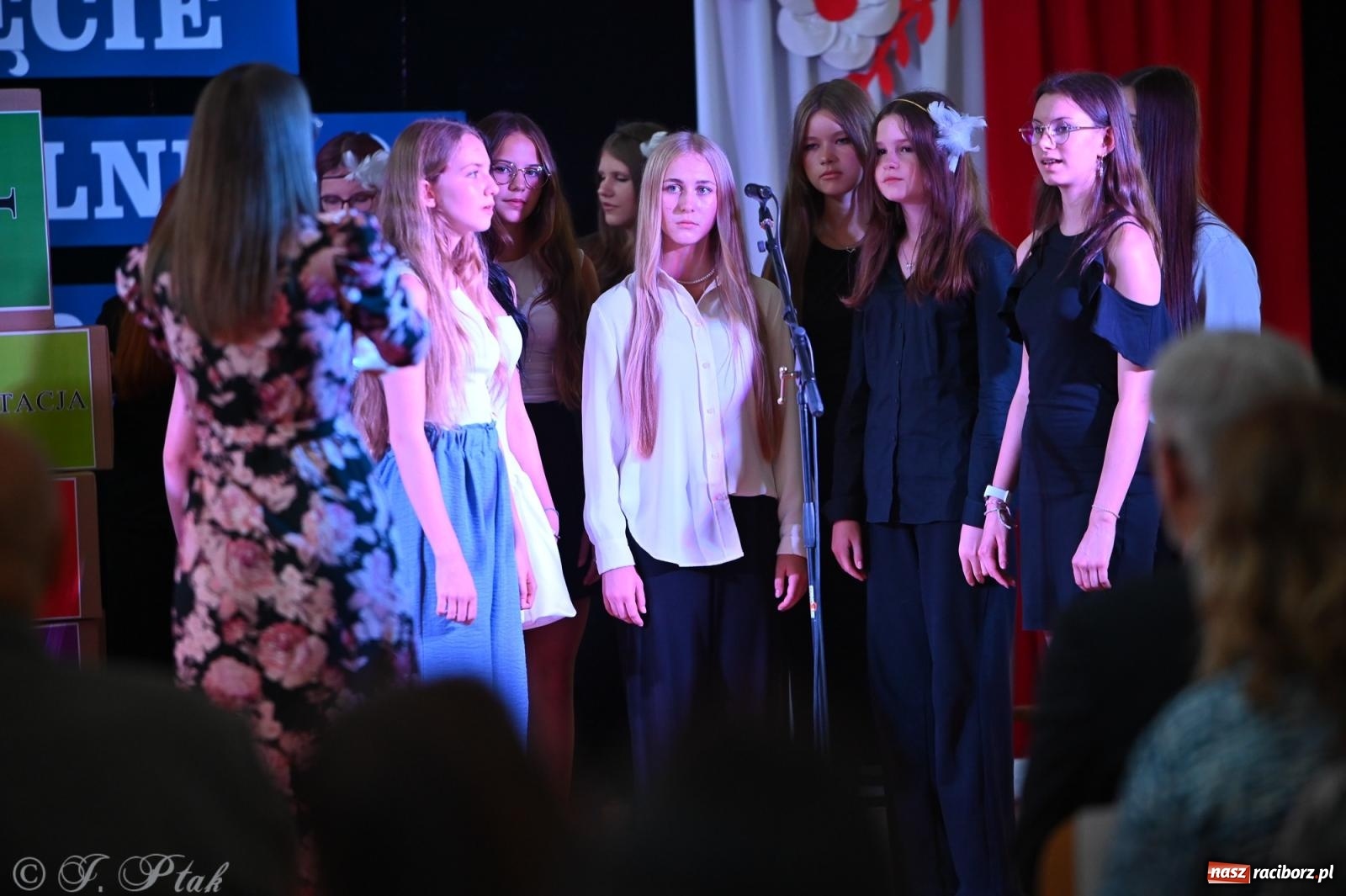 Zdjęcie w galerii na portalu naszraciborz.pl: Miejska inauguracja roku szkolnego w SP 13 – awanse i gratulacje dla nauczycieli wiadomości z regionu