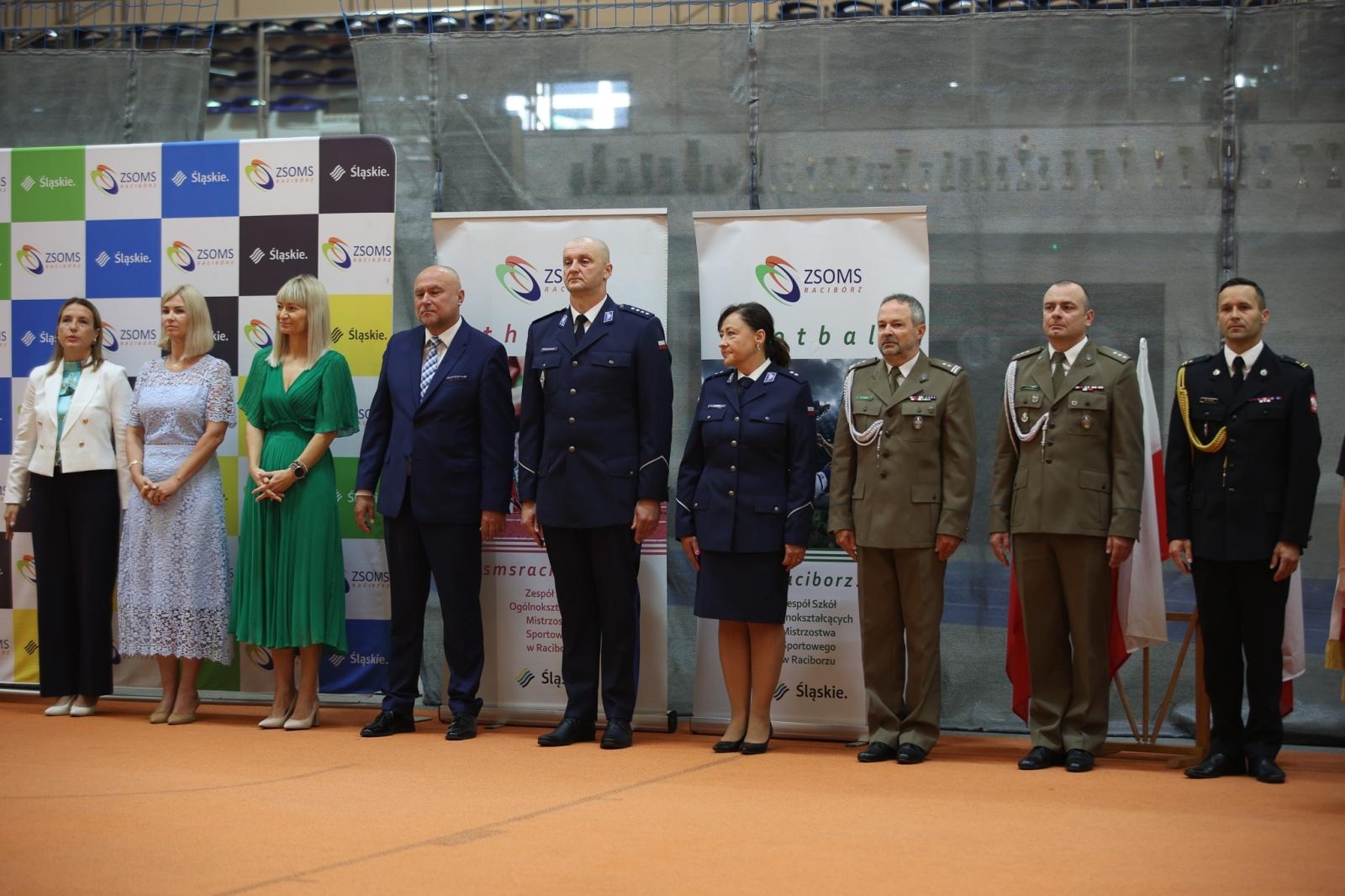 Zdjęcie w galerii na portalu naszraciborz.pl: Uroczyste rozpoczęcie roku szkolnego w Zespole Szkół Ogólnokształcących Mistrzostwa Sportowego wiadomości z regionu