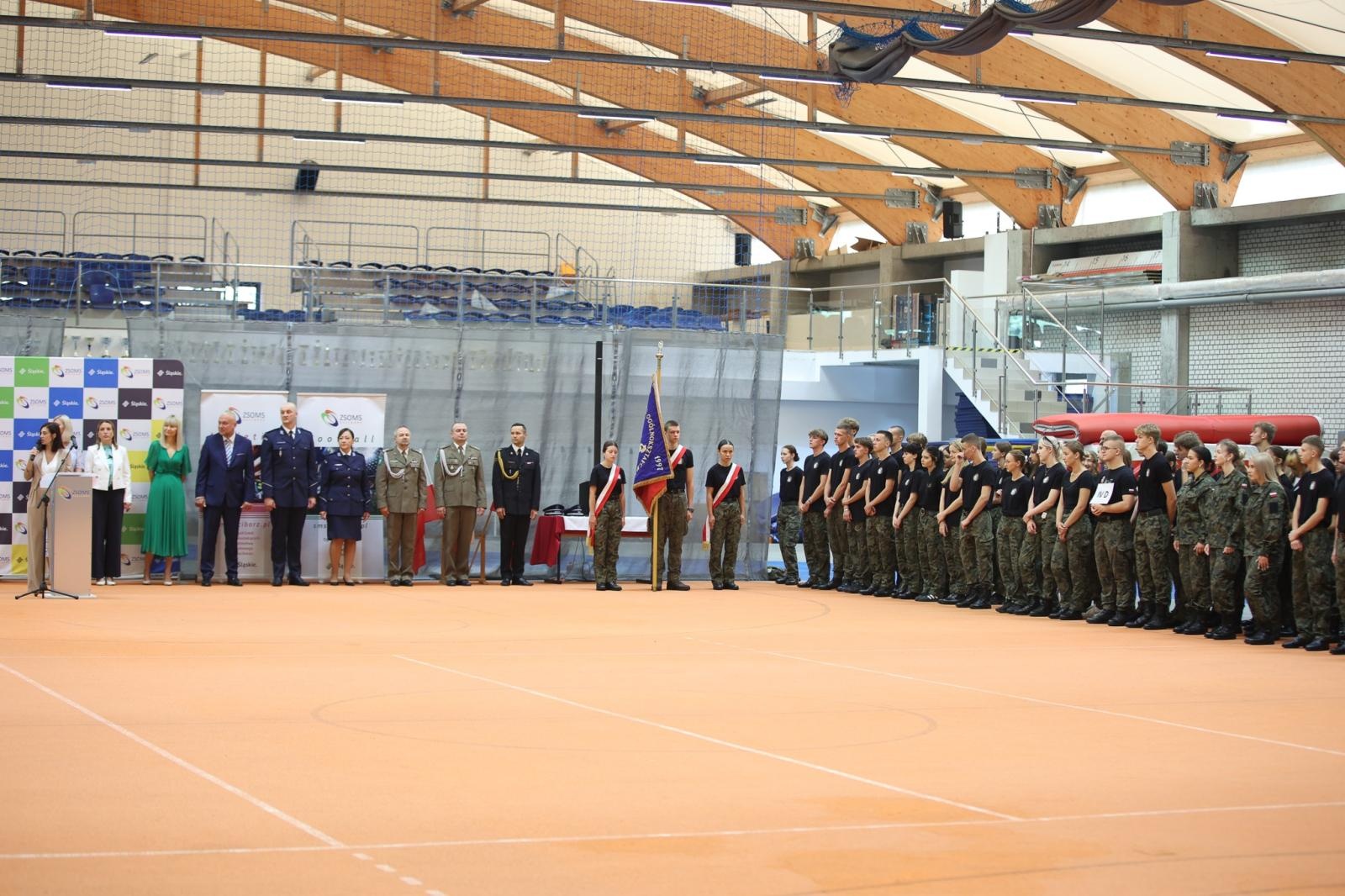 Zdjęcie w galerii na portalu naszraciborz.pl: Uroczyste rozpoczęcie roku szkolnego w Zespole Szkół Ogólnokształcących Mistrzostwa Sportowego wiadomości z regionu