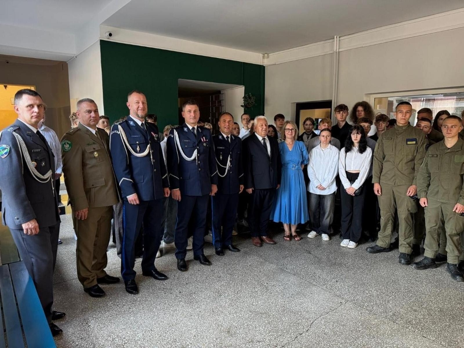 Zdjęcie w galerii na portalu naszraciborz.pl: Straż Graniczna z Raciborza otwiera drzwi do munduru już w szkołach: profil mundurowy wkracza do ponadpodstawówek wiadomości z regionu