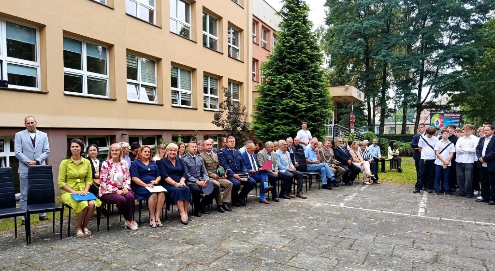 Zdjęcie w galerii na portalu naszraciborz.pl: Straż Graniczna z Raciborza otwiera drzwi do munduru już w szkołach: profil mundurowy wkracza do ponadpodstawówek wiadomości z regionu