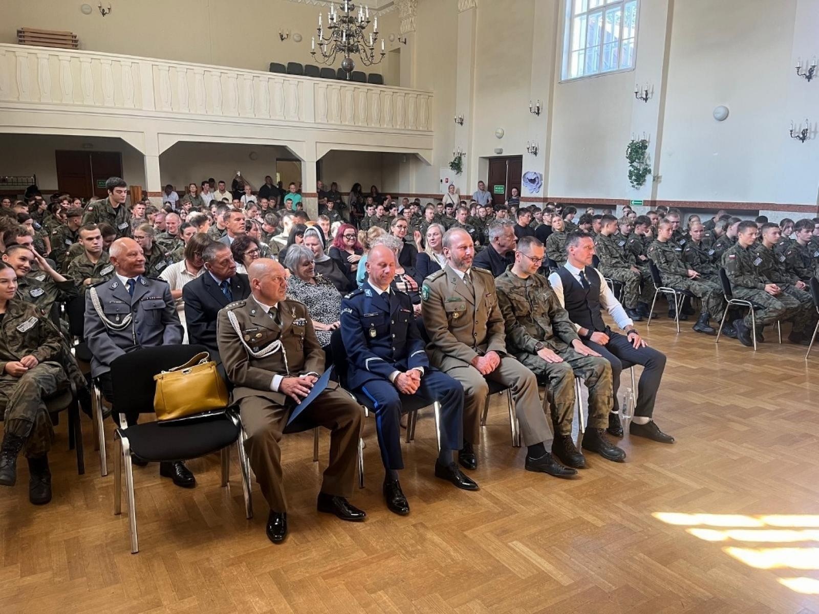 Zdjęcie w galerii na portalu naszraciborz.pl: Straż Graniczna z Raciborza otwiera drzwi do munduru już w szkołach: profil mundurowy wkracza do ponadpodstawówek wiadomości z regionu