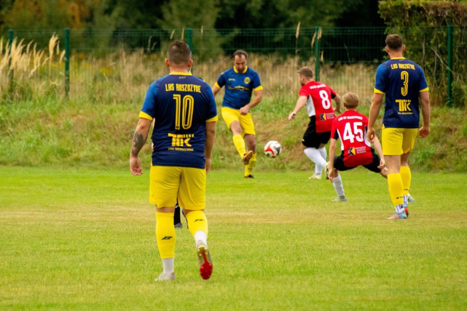 Zdjęcie w galerii na portalu naszraciborz.pl: A klasa: Derby na pograniczu powiatów dla Raszczyc wiadomości z regionu