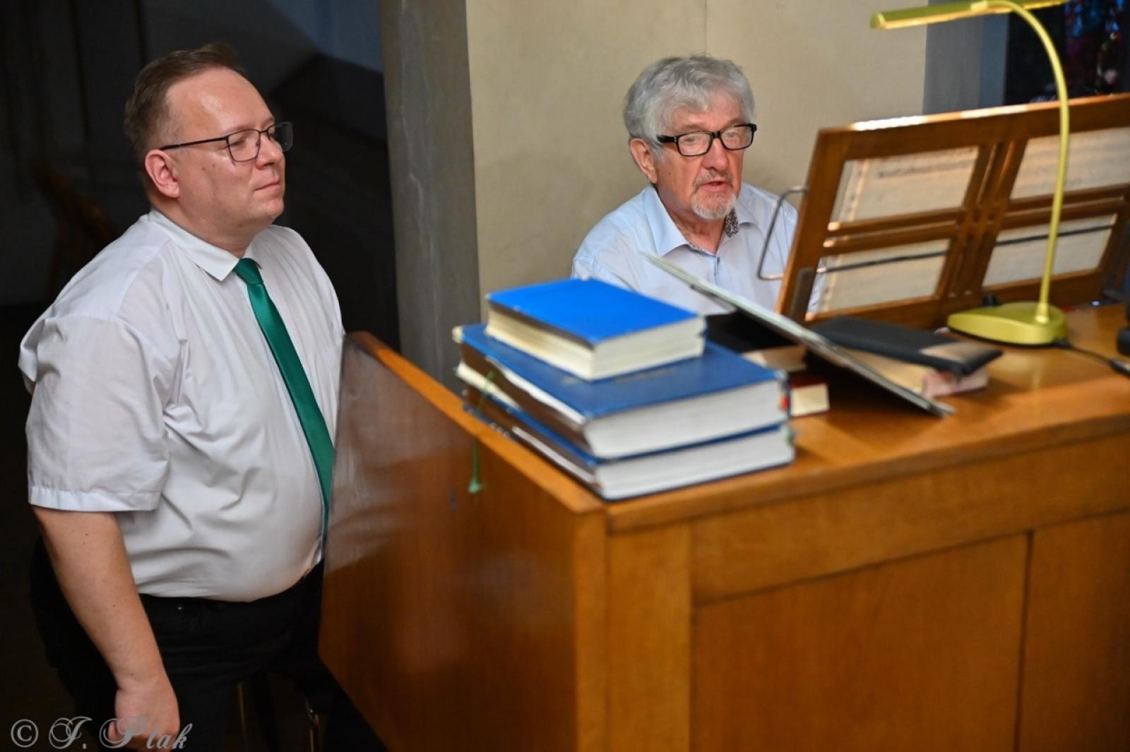 Zdjęcie w galerii na portalu naszraciborz.pl: Profesor Julian Gembalski zainaugurował XXXVIII Dni Muzyki Organowej i Kameralnej wiadomości z regionu