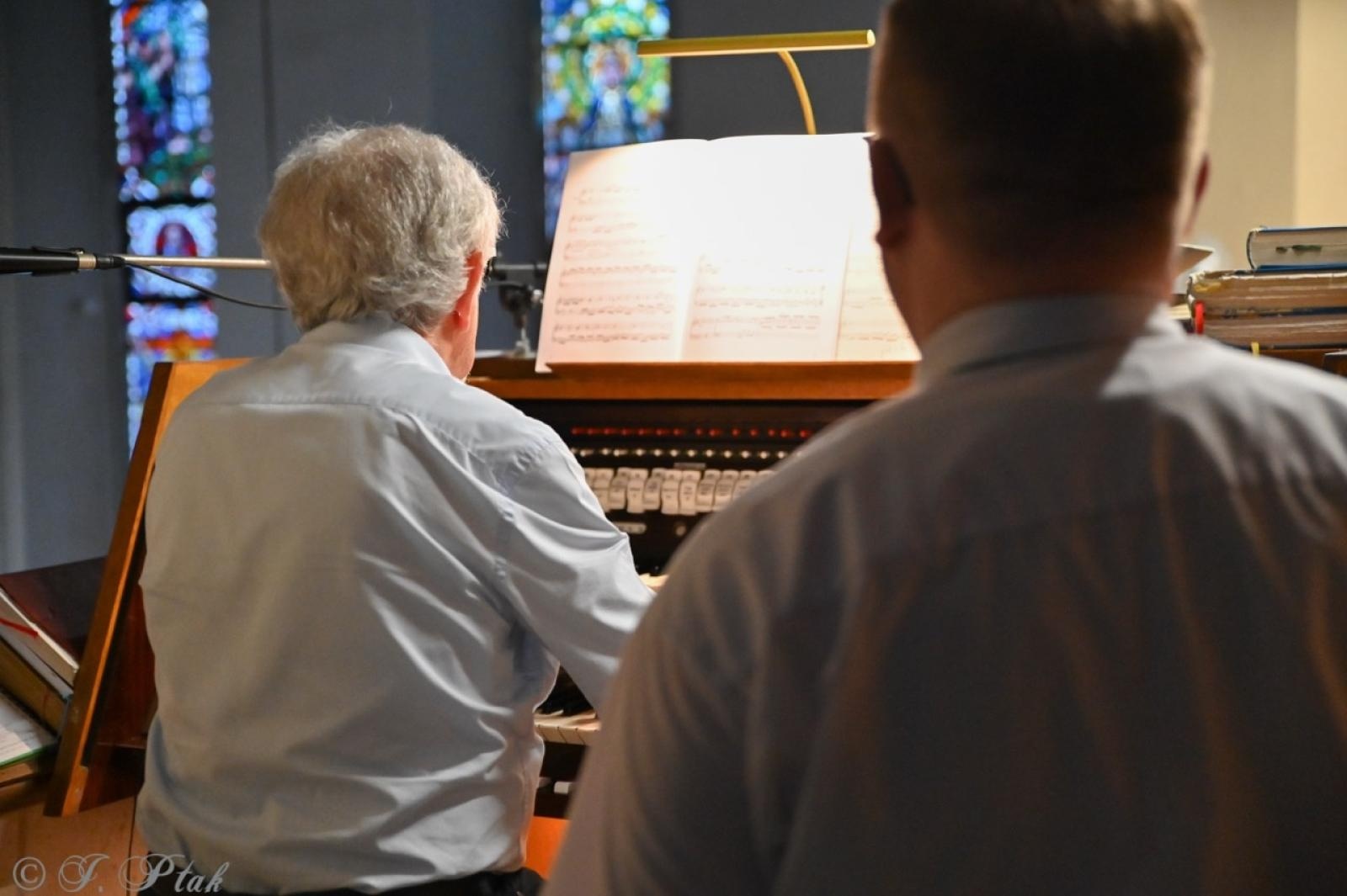 Zdjęcie w galerii na portalu naszraciborz.pl: Profesor Julian Gembalski zainaugurował XXXVIII Dni Muzyki Organowej i Kameralnej wiadomości z regionu