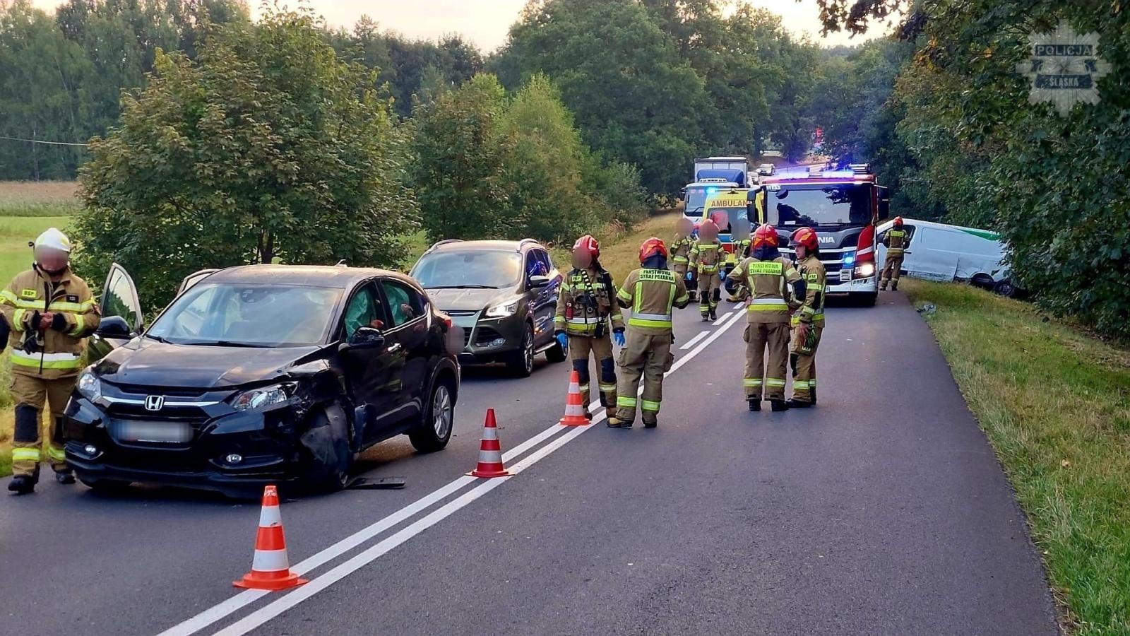 Zdjęcie w galerii na portalu naszraciborz.pl: Wypadek w Rzuchowie. Droga wojewódzka nr 935 była zablokowana wiadomości z regionu