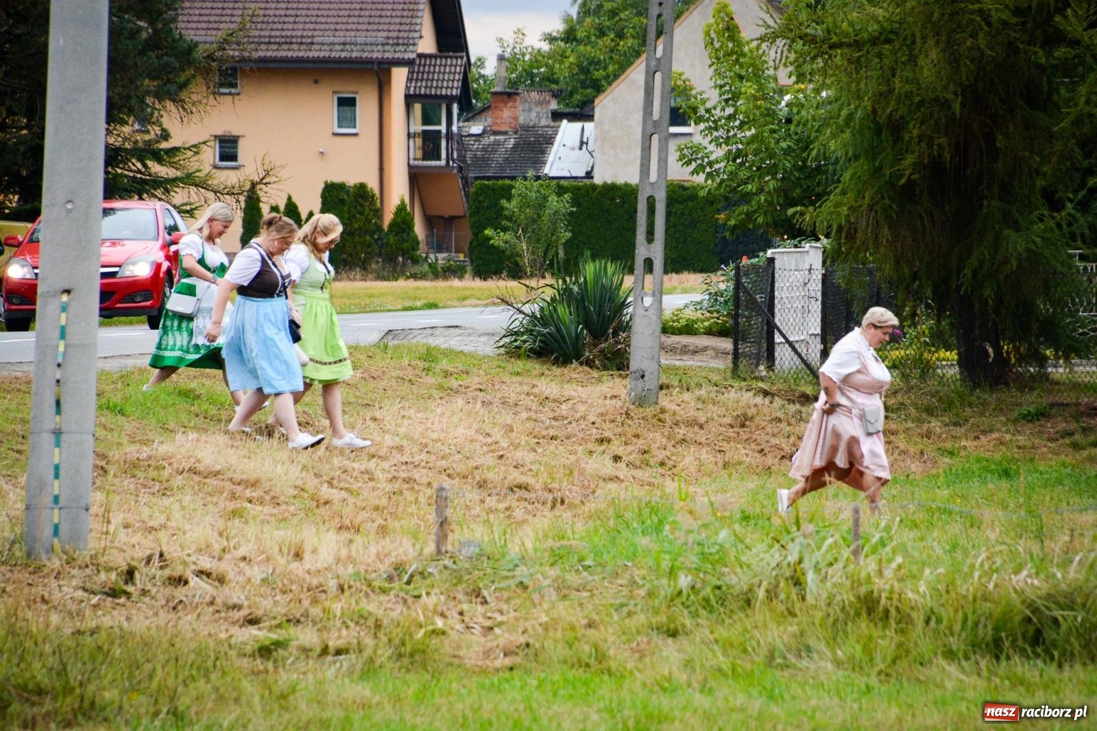 Zdjęcie w galerii na portalu naszraciborz.pl: Siedliska świętują dożynki gminno-powiatowe. Korowód, koncerty i Bitwa smaków [FOTO i WIDEO] wiadomości z regionu