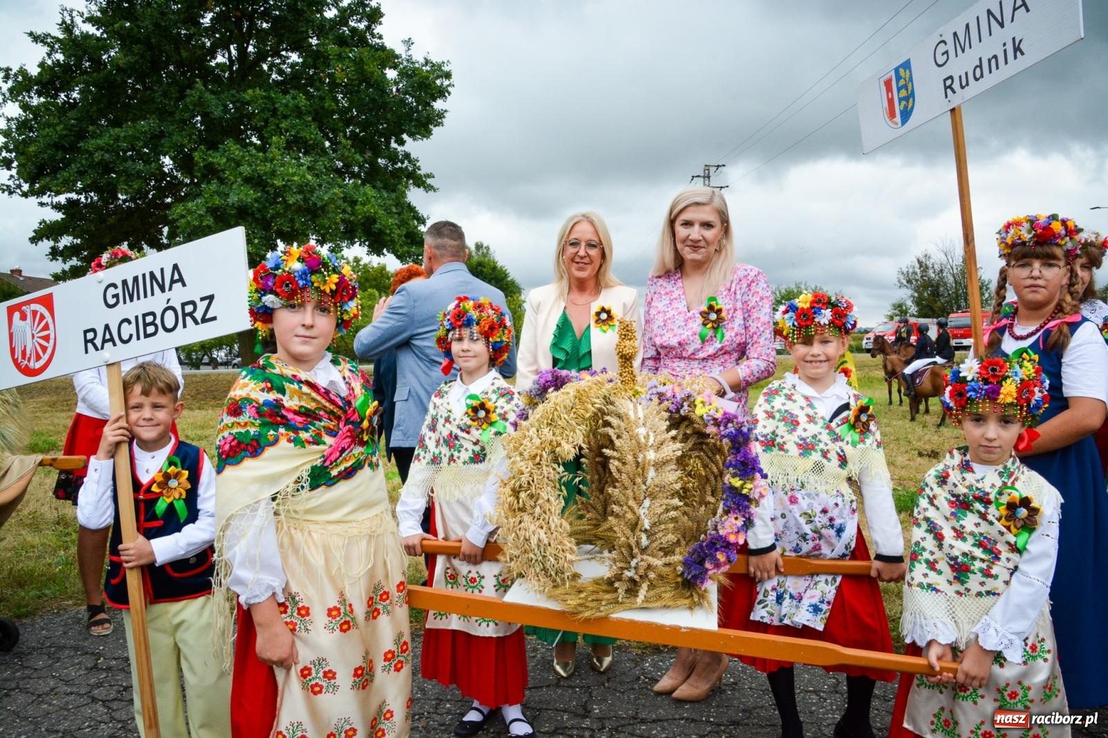 Zdjęcie w galerii na portalu naszraciborz.pl: Siedliska świętują dożynki gminno-powiatowe. Korowód, koncerty i Bitwa smaków [FOTO i WIDEO] wiadomości z regionu