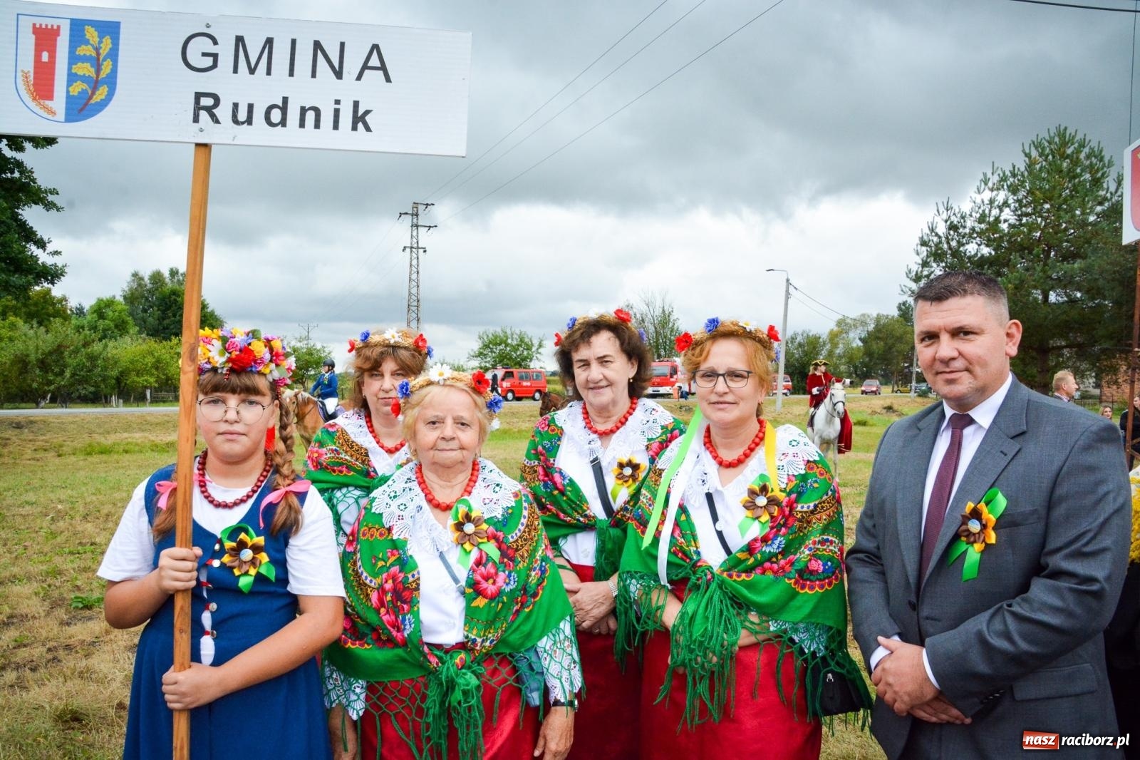 Zdjęcie w galerii na portalu naszraciborz.pl: Siedliska świętują dożynki gminno-powiatowe. Korowód, koncerty i Bitwa smaków [FOTO i WIDEO] wiadomości z regionu