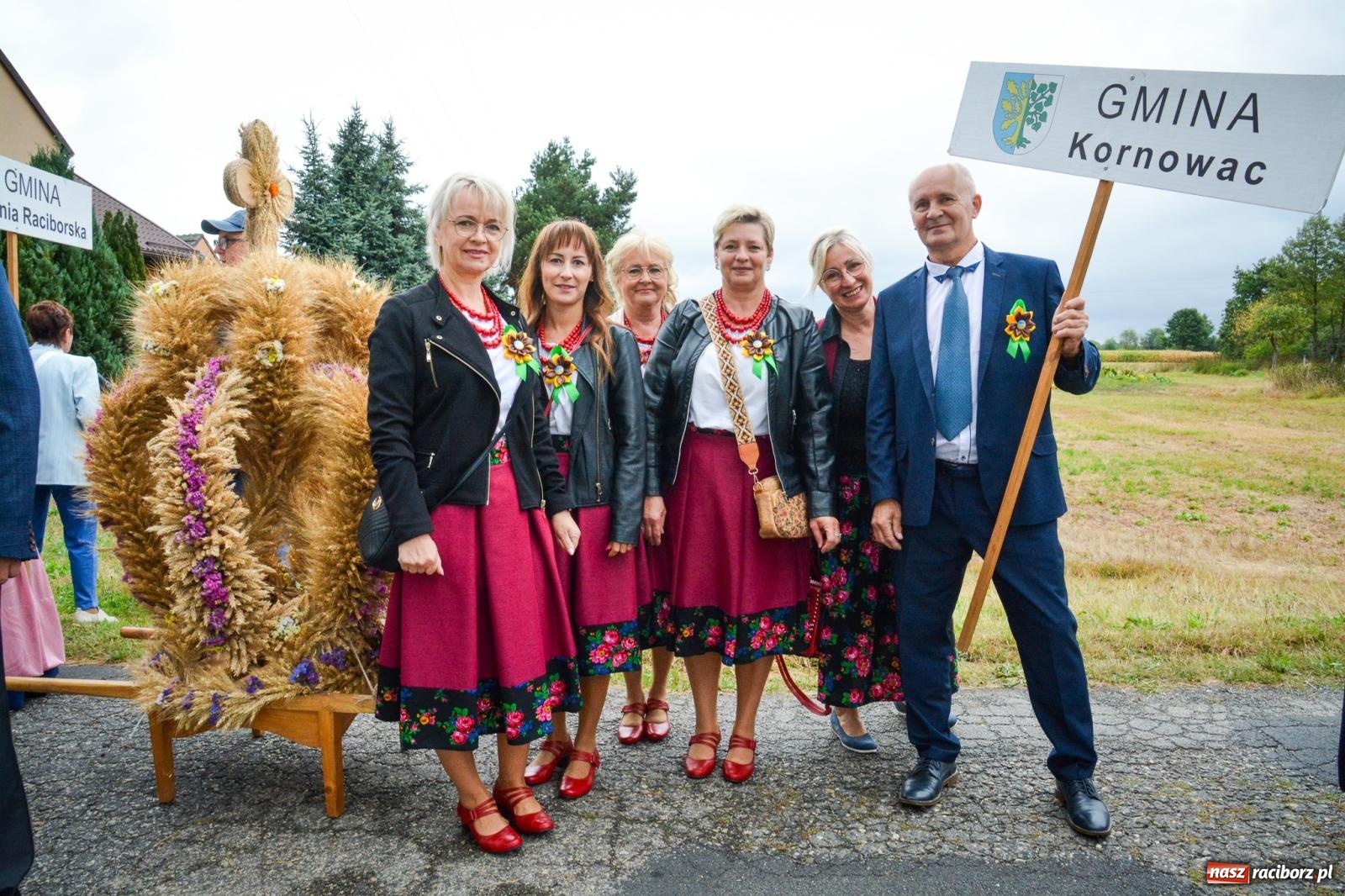 Zdjęcie w galerii na portalu naszraciborz.pl: Siedliska świętują dożynki gminno-powiatowe. Korowód, koncerty i Bitwa smaków [FOTO i WIDEO] wiadomości z regionu