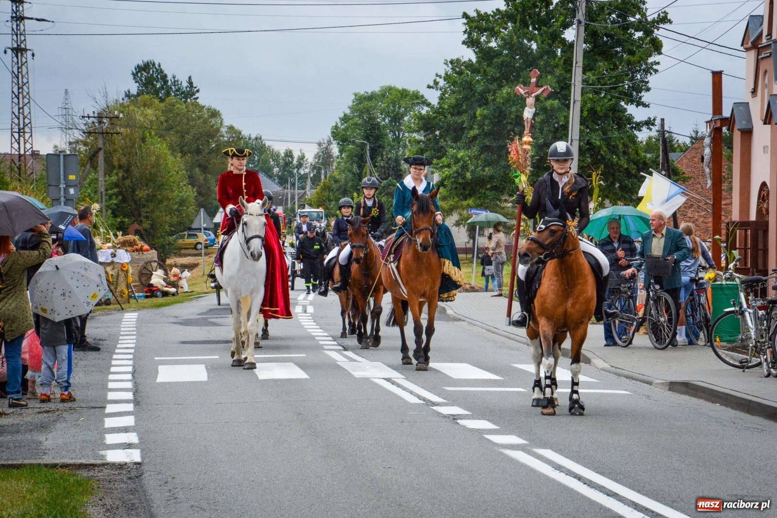 Zdjęcie w galerii na portalu naszraciborz.pl: Siedliska świętują dożynki gminno-powiatowe. Korowód, koncerty i Bitwa smaków [FOTO i WIDEO] wiadomości z regionu