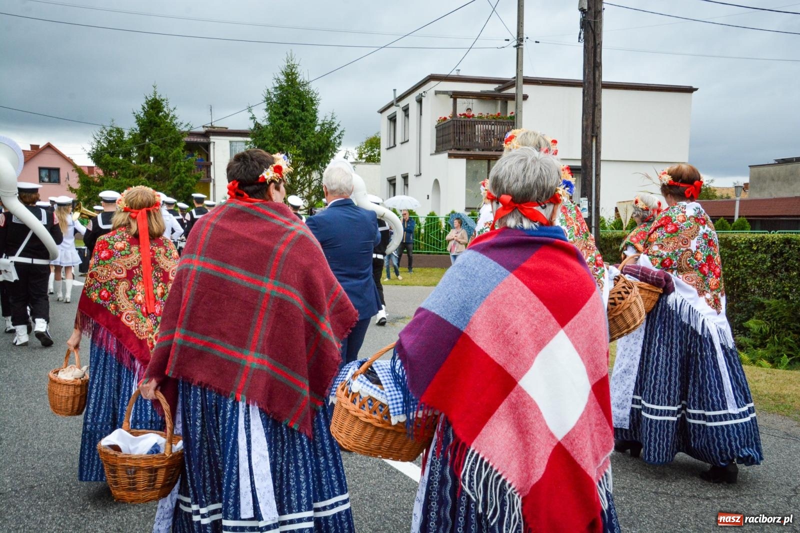 Zdjęcie w galerii na portalu naszraciborz.pl: Siedliska świętują dożynki gminno-powiatowe. Korowód, koncerty i Bitwa smaków [FOTO i WIDEO] wiadomości z regionu