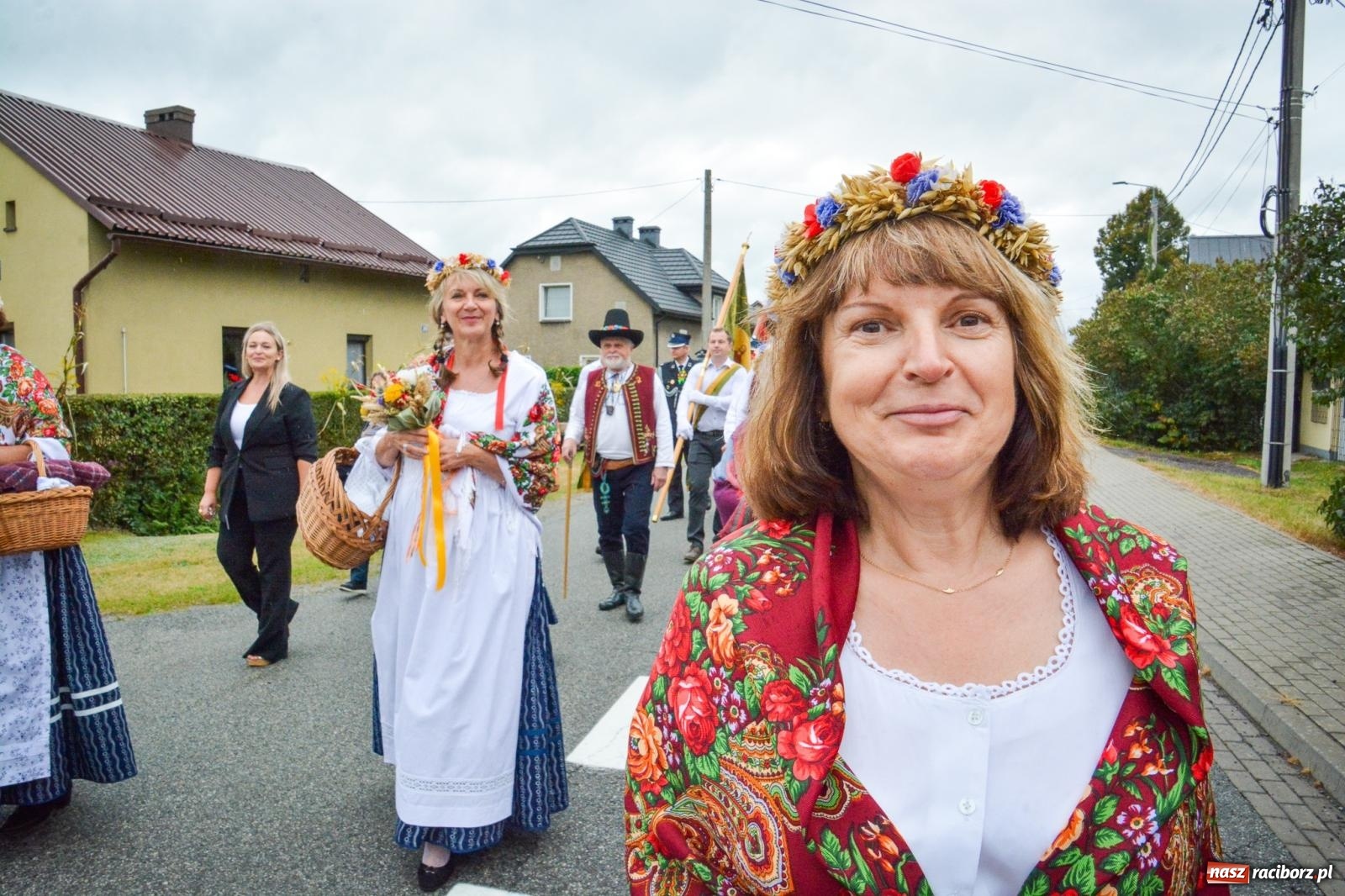 Zdjęcie w galerii na portalu naszraciborz.pl: Siedliska świętują dożynki gminno-powiatowe. Korowód, koncerty i Bitwa smaków [FOTO i WIDEO] wiadomości z regionu