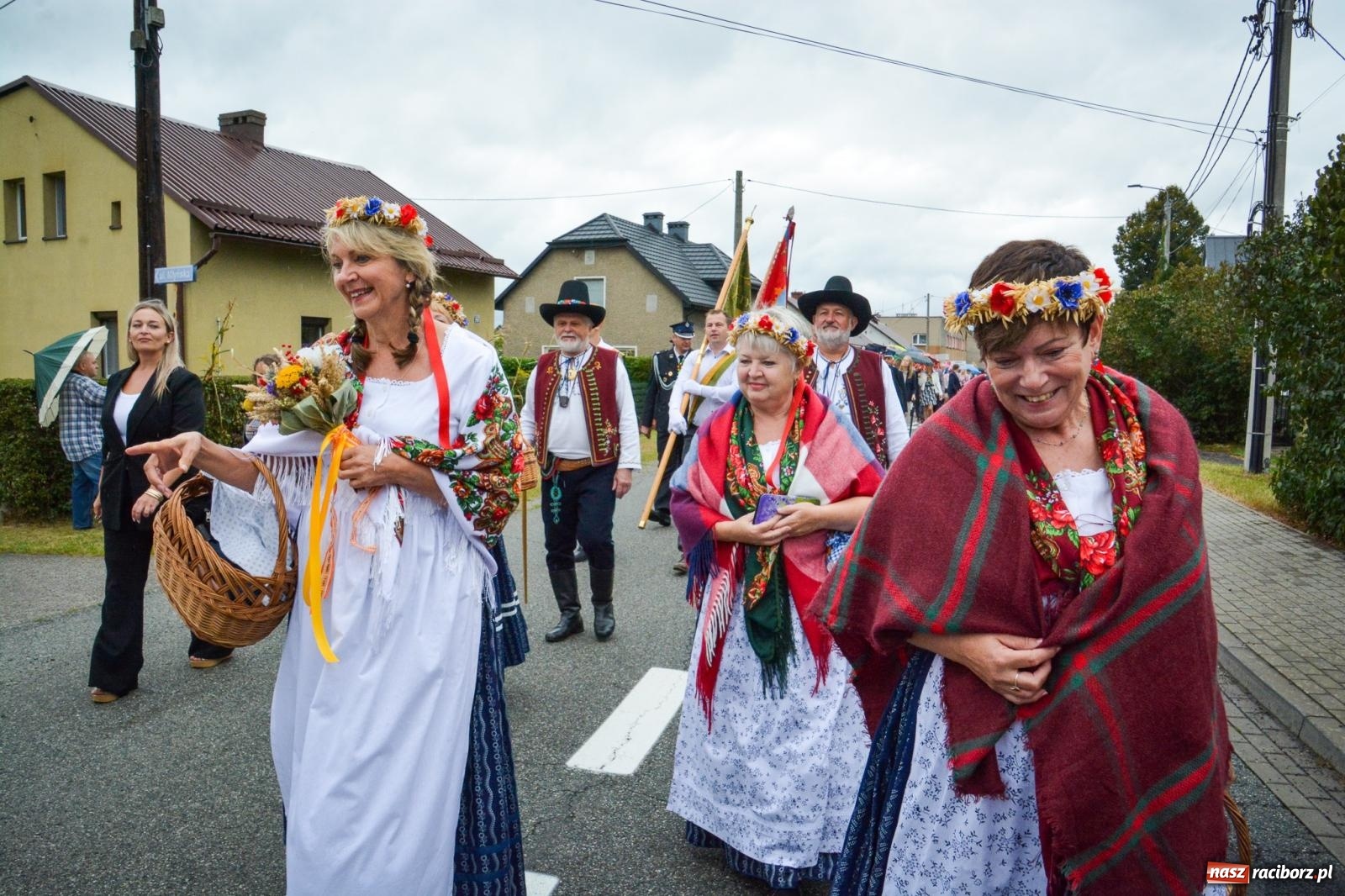Zdjęcie w galerii na portalu naszraciborz.pl: Siedliska świętują dożynki gminno-powiatowe. Korowód, koncerty i Bitwa smaków [FOTO i WIDEO] wiadomości z regionu