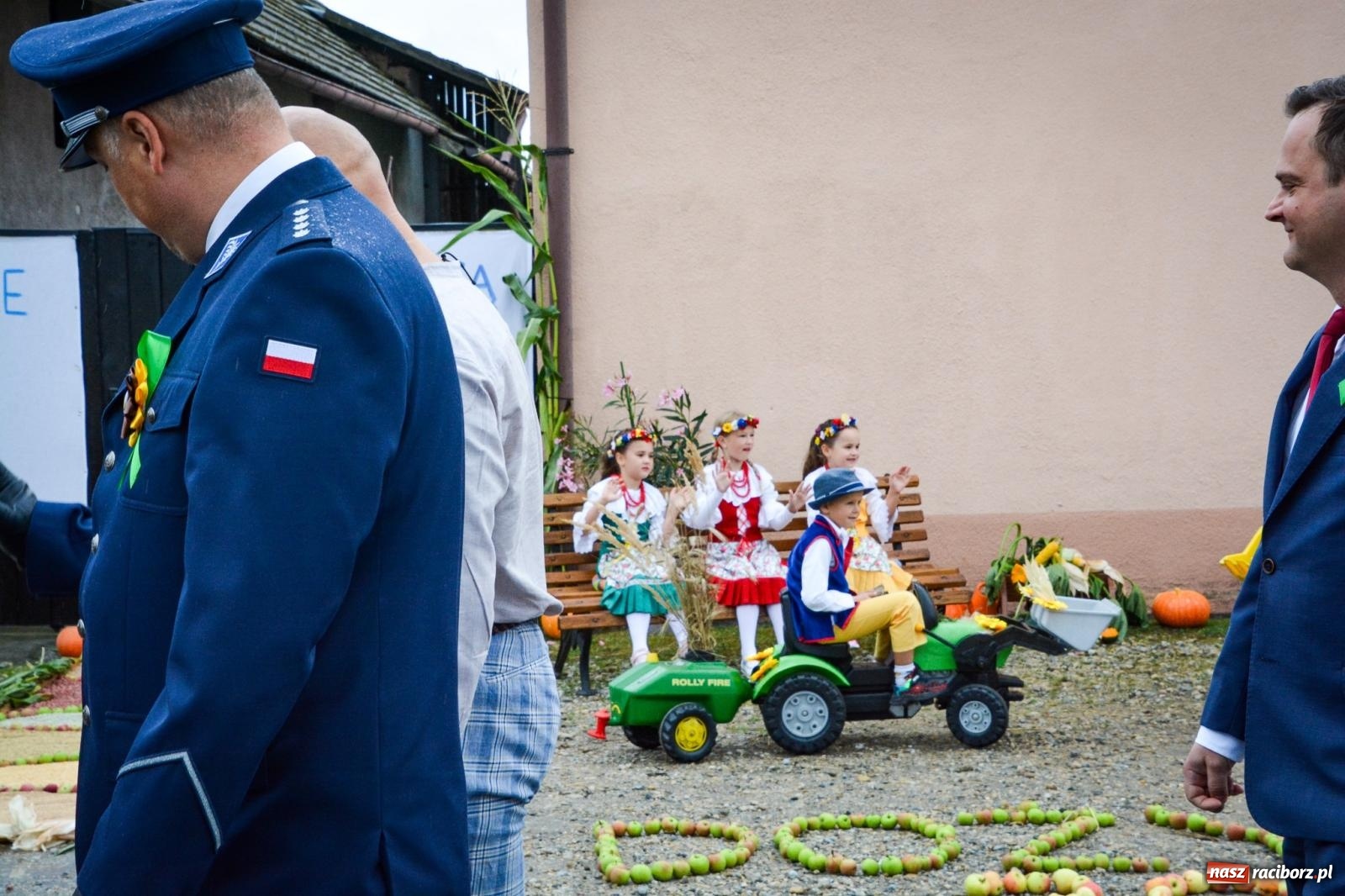 Zdjęcie w galerii na portalu naszraciborz.pl: Siedliska świętują dożynki gminno-powiatowe. Korowód, koncerty i Bitwa smaków [FOTO i WIDEO] wiadomości z regionu