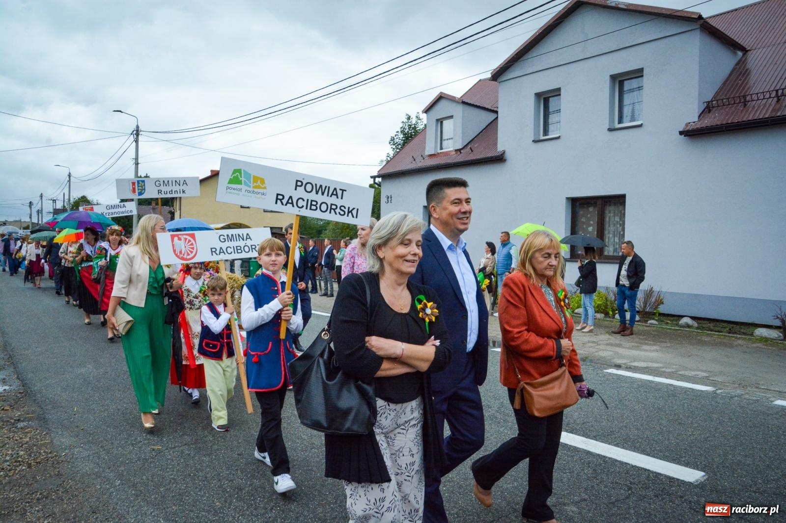 Zdjęcie w galerii na portalu naszraciborz.pl: Siedliska świętują dożynki gminno-powiatowe. Korowód, koncerty i Bitwa smaków [FOTO i WIDEO] wiadomości z regionu
