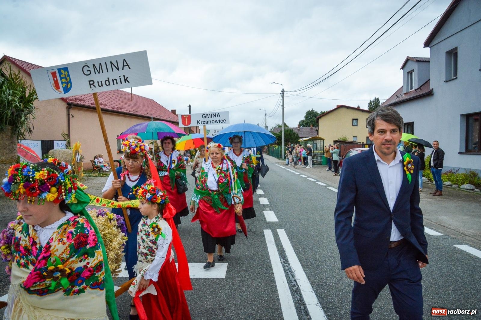 Zdjęcie w galerii na portalu naszraciborz.pl: Siedliska świętują dożynki gminno-powiatowe. Korowód, koncerty i Bitwa smaków [FOTO i WIDEO] wiadomości z regionu
