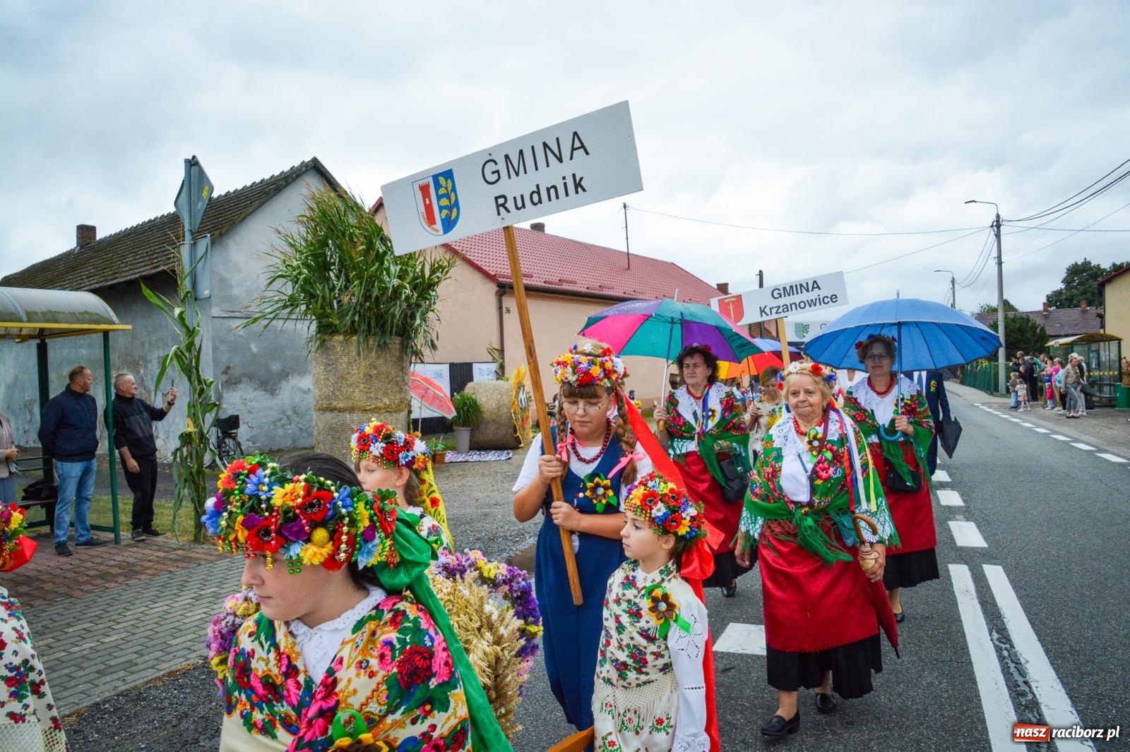 Zdjęcie w galerii na portalu naszraciborz.pl: Siedliska świętują dożynki gminno-powiatowe. Korowód, koncerty i Bitwa smaków [FOTO i WIDEO] wiadomości z regionu