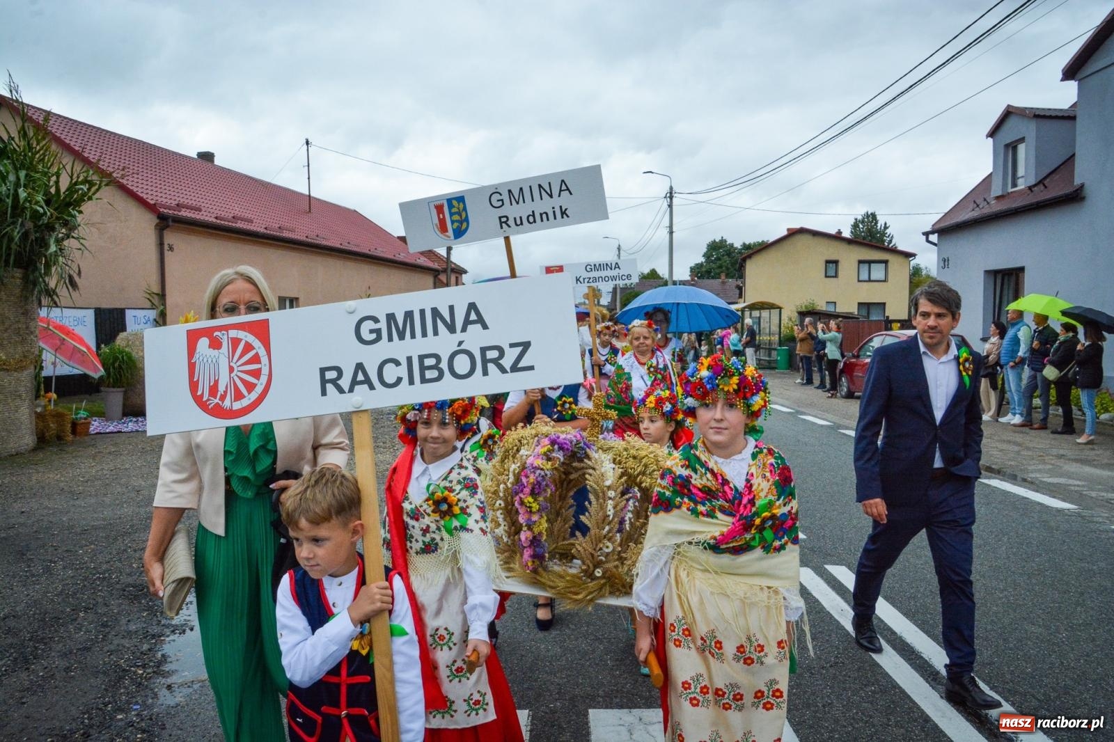 Zdjęcie w galerii na portalu naszraciborz.pl: Siedliska świętują dożynki gminno-powiatowe. Korowód, koncerty i Bitwa smaków [FOTO i WIDEO] wiadomości z regionu