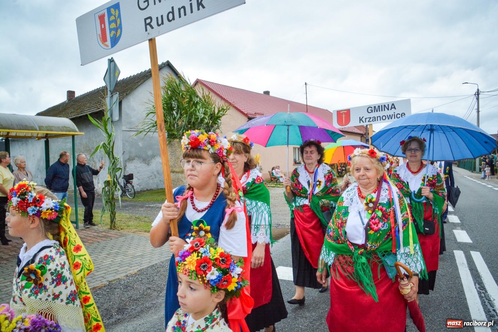 Zdjęcie w galerii na portalu naszraciborz.pl: Siedliska świętują dożynki gminno-powiatowe. Korowód, koncerty i Bitwa smaków [FOTO i WIDEO] wiadomości z regionu
