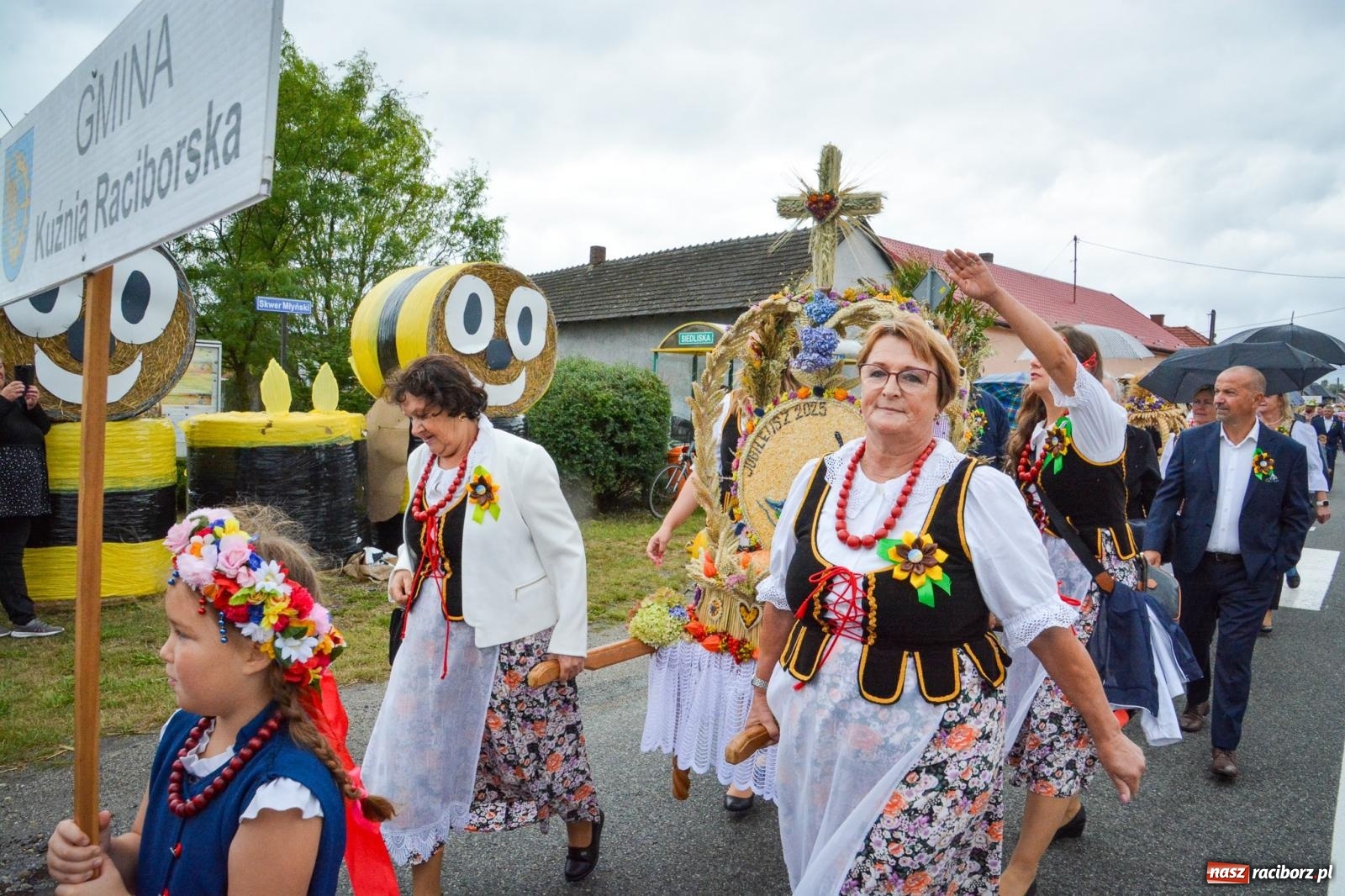 Zdjęcie w galerii na portalu naszraciborz.pl: Siedliska świętują dożynki gminno-powiatowe. Korowód, koncerty i Bitwa smaków [FOTO i WIDEO] wiadomości z regionu