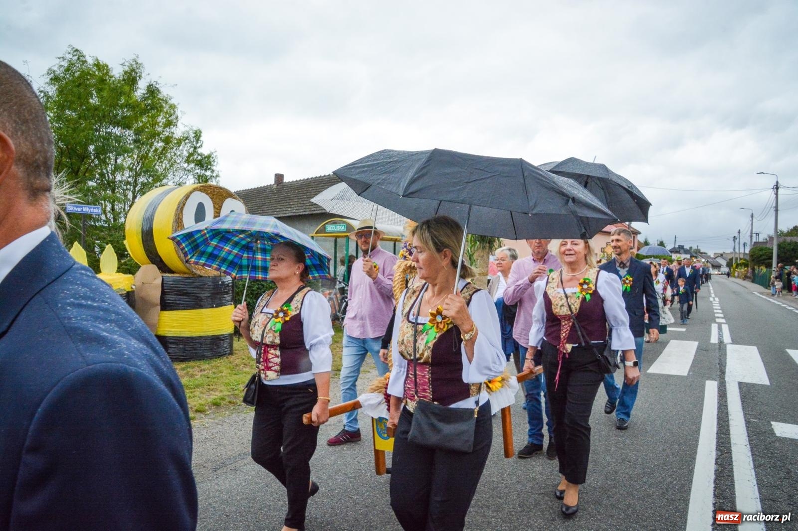 Zdjęcie w galerii na portalu naszraciborz.pl: Siedliska świętują dożynki gminno-powiatowe. Korowód, koncerty i Bitwa smaków [FOTO i WIDEO] wiadomości z regionu