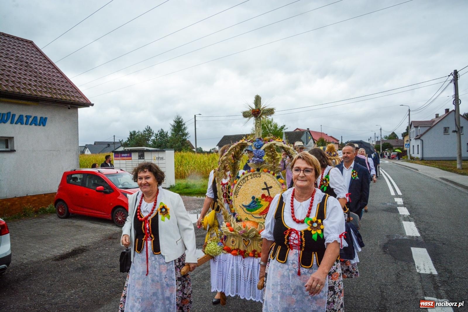 Zdjęcie w galerii na portalu naszraciborz.pl: Siedliska świętują dożynki gminno-powiatowe. Korowód, koncerty i Bitwa smaków [FOTO i WIDEO] wiadomości z regionu