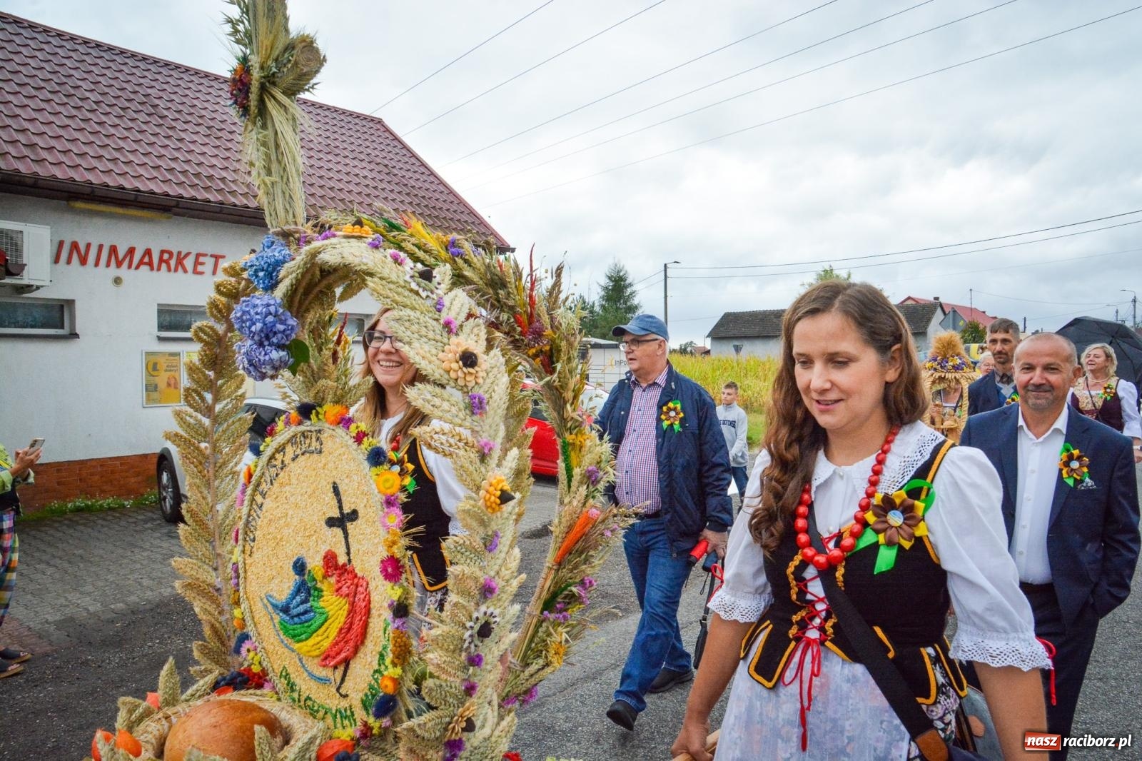 Zdjęcie w galerii na portalu naszraciborz.pl: Siedliska świętują dożynki gminno-powiatowe. Korowód, koncerty i Bitwa smaków [FOTO i WIDEO] wiadomości z regionu