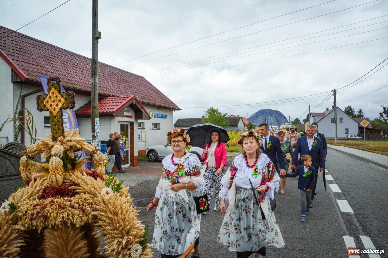 Zdjęcie w galerii na portalu naszraciborz.pl: Siedliska świętują dożynki gminno-powiatowe. Korowód, koncerty i Bitwa smaków [FOTO i WIDEO] wiadomości z regionu