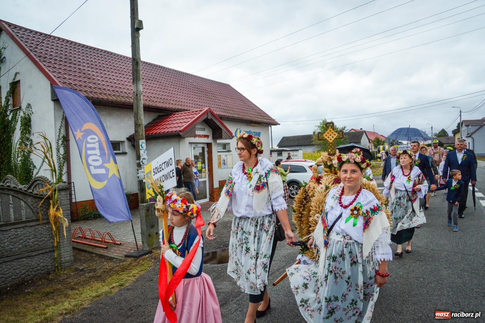 Zdjęcie w galerii na portalu naszraciborz.pl: Siedliska świętują dożynki gminno-powiatowe. Korowód, koncerty i Bitwa smaków [FOTO i WIDEO] wiadomości z regionu