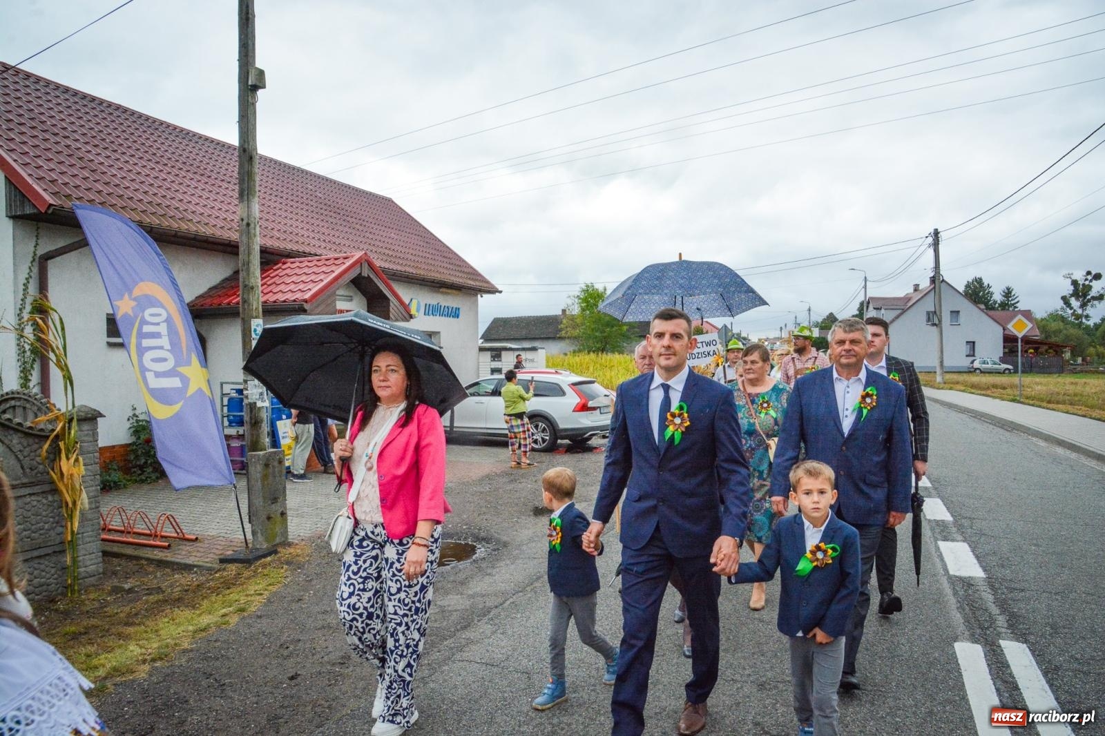 Zdjęcie w galerii na portalu naszraciborz.pl: Siedliska świętują dożynki gminno-powiatowe. Korowód, koncerty i Bitwa smaków [FOTO i WIDEO] wiadomości z regionu