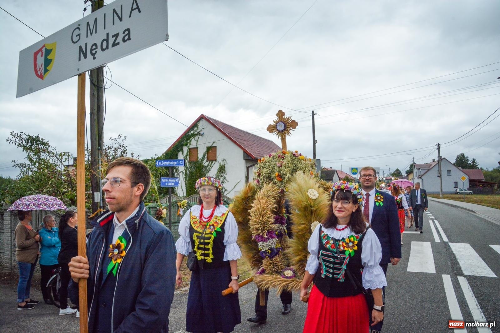 Zdjęcie w galerii na portalu naszraciborz.pl: Siedliska świętują dożynki gminno-powiatowe. Korowód, koncerty i Bitwa smaków [FOTO i WIDEO] wiadomości z regionu