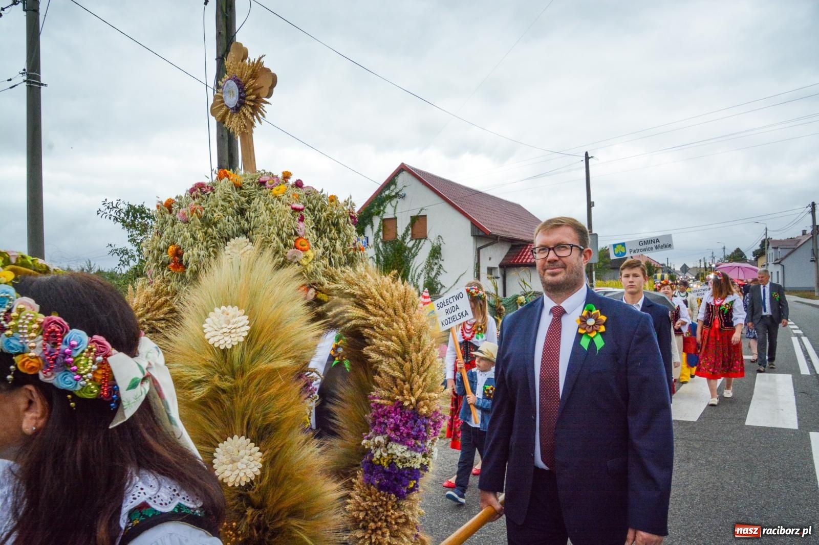 Zdjęcie w galerii na portalu naszraciborz.pl: Siedliska świętują dożynki gminno-powiatowe. Korowód, koncerty i Bitwa smaków [FOTO i WIDEO] wiadomości z regionu