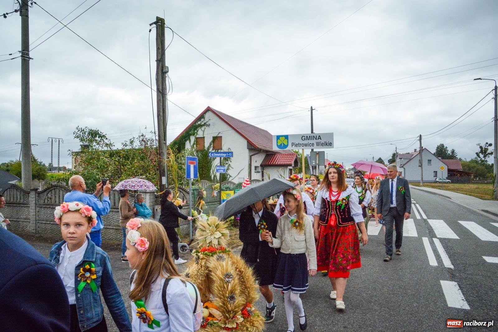 Zdjęcie w galerii na portalu naszraciborz.pl: Siedliska świętują dożynki gminno-powiatowe. Korowód, koncerty i Bitwa smaków [FOTO i WIDEO] wiadomości z regionu