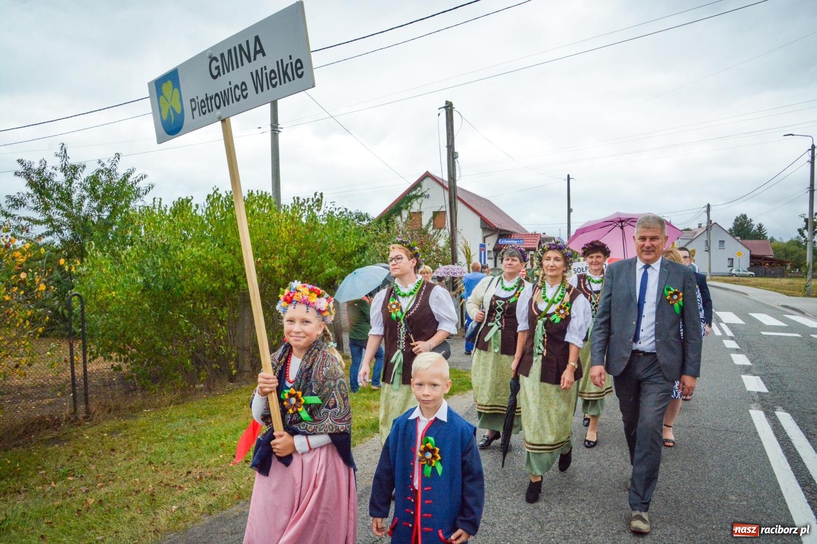 Zdjęcie w galerii na portalu naszraciborz.pl: Siedliska świętują dożynki gminno-powiatowe. Korowód, koncerty i Bitwa smaków [FOTO i WIDEO] wiadomości z regionu