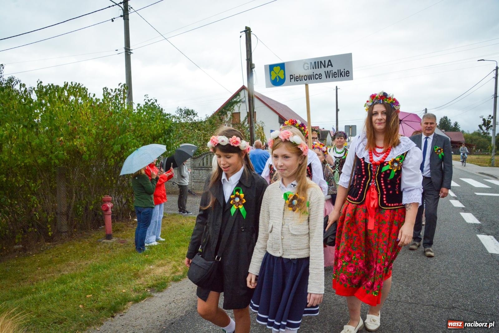 Zdjęcie w galerii na portalu naszraciborz.pl: Siedliska świętują dożynki gminno-powiatowe. Korowód, koncerty i Bitwa smaków [FOTO i WIDEO] wiadomości z regionu