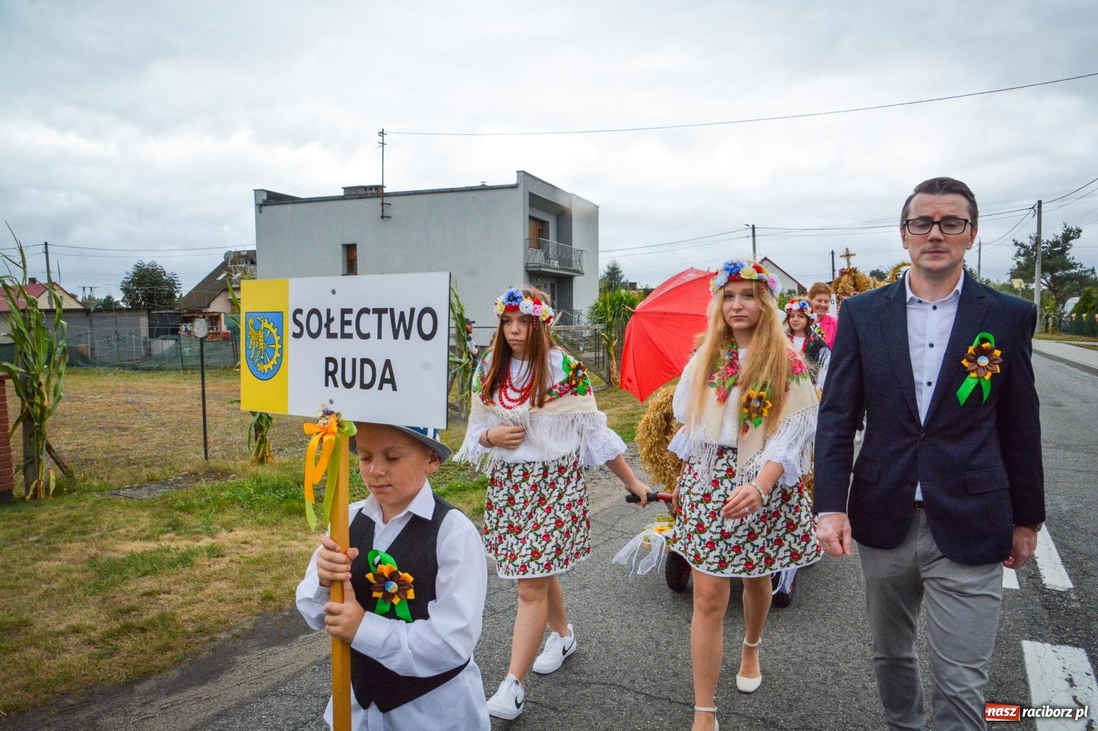 Zdjęcie w galerii na portalu naszraciborz.pl: Siedliska świętują dożynki gminno-powiatowe. Korowód, koncerty i Bitwa smaków [FOTO i WIDEO] wiadomości z regionu