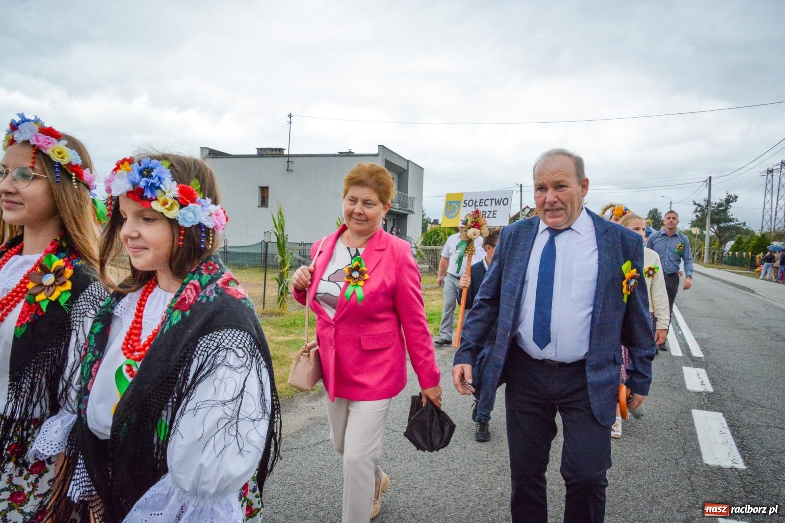 Zdjęcie w galerii na portalu naszraciborz.pl: Siedliska świętują dożynki gminno-powiatowe. Korowód, koncerty i Bitwa smaków [FOTO i WIDEO] wiadomości z regionu