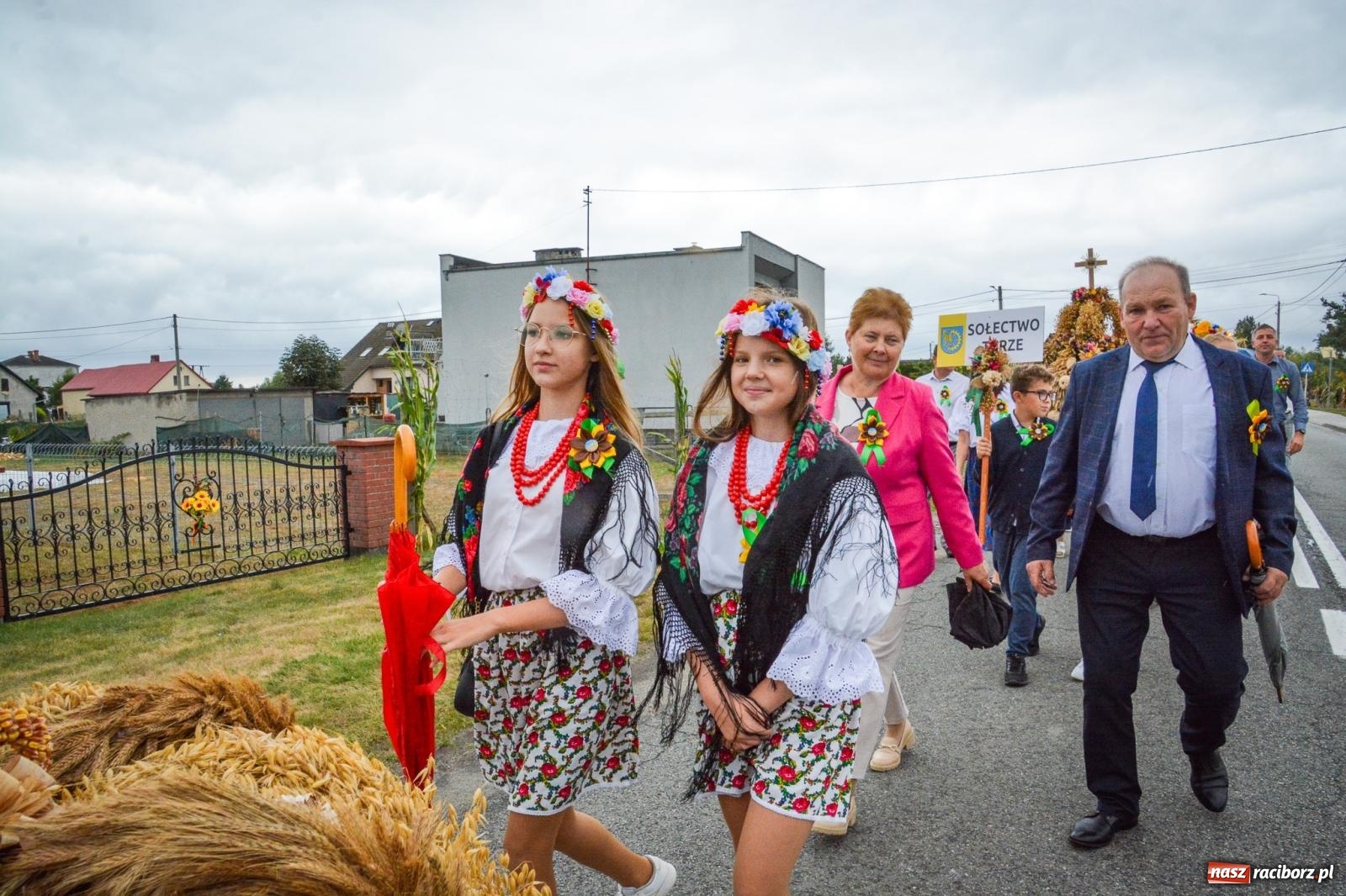 Zdjęcie w galerii na portalu naszraciborz.pl: Siedliska świętują dożynki gminno-powiatowe. Korowód, koncerty i Bitwa smaków [FOTO i WIDEO] wiadomości z regionu