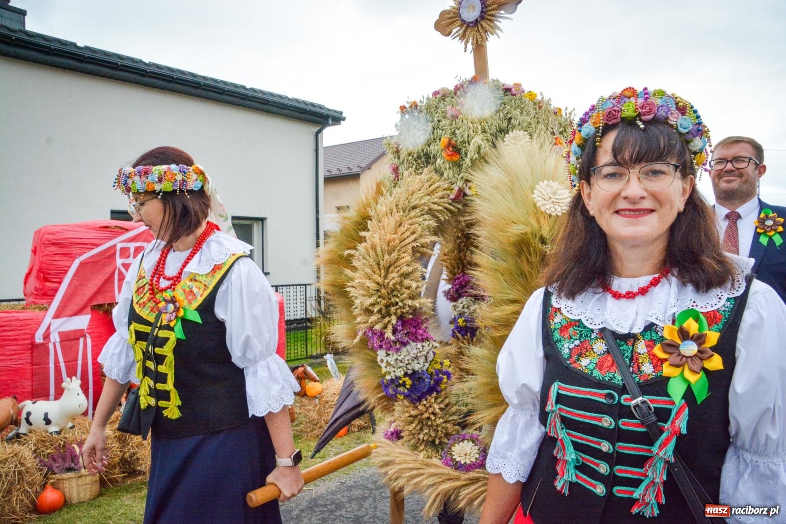 Zdjęcie w galerii na portalu naszraciborz.pl: Siedliska świętują dożynki gminno-powiatowe. Korowód, koncerty i Bitwa smaków [FOTO i WIDEO] wiadomości z regionu