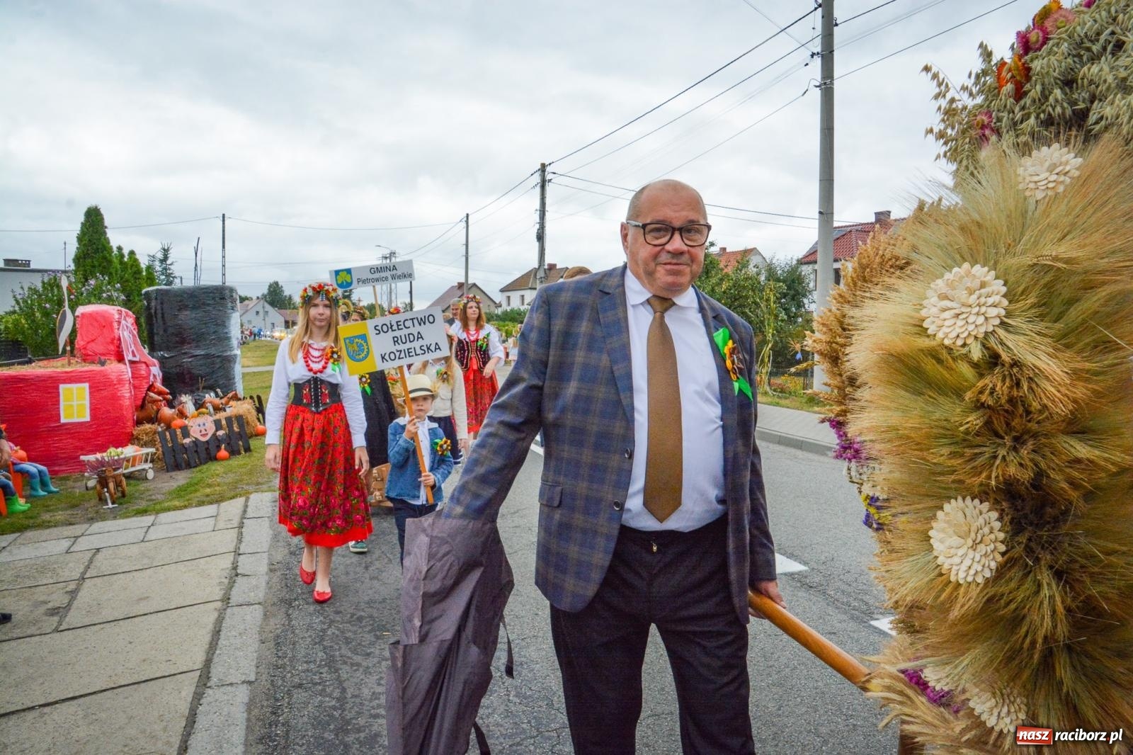 Zdjęcie w galerii na portalu naszraciborz.pl: Siedliska świętują dożynki gminno-powiatowe. Korowód, koncerty i Bitwa smaków [FOTO i WIDEO] wiadomości z regionu